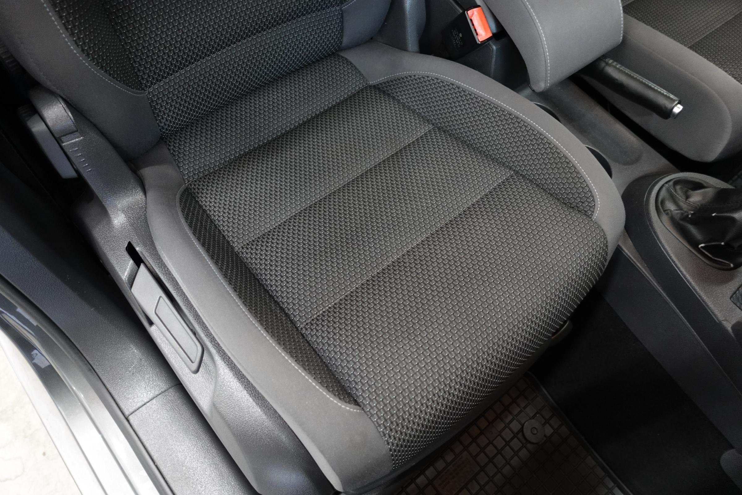 Volkswagen Touran, 2013 - pohled č. 11