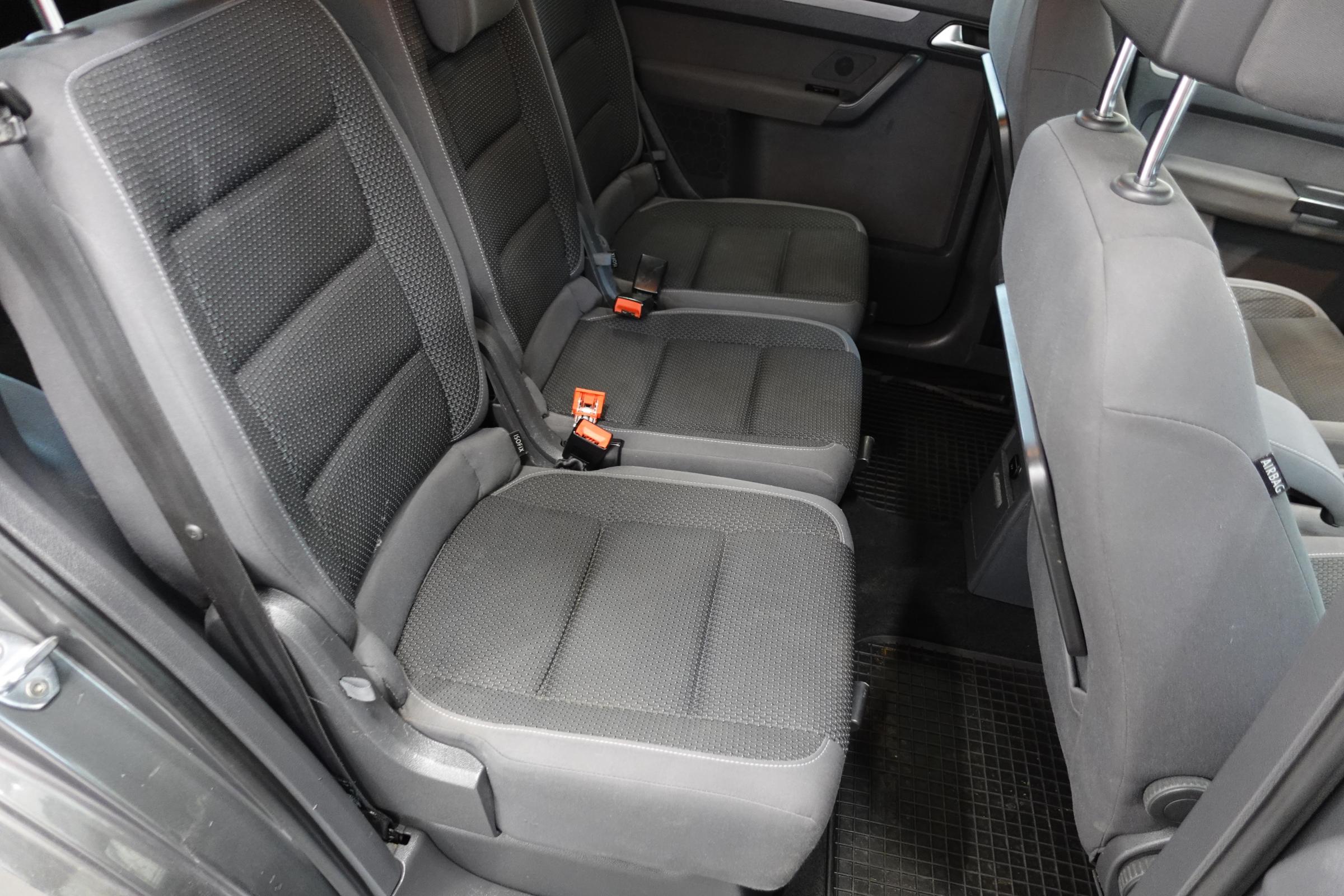 Volkswagen Touran, 2013 - pohled č. 12