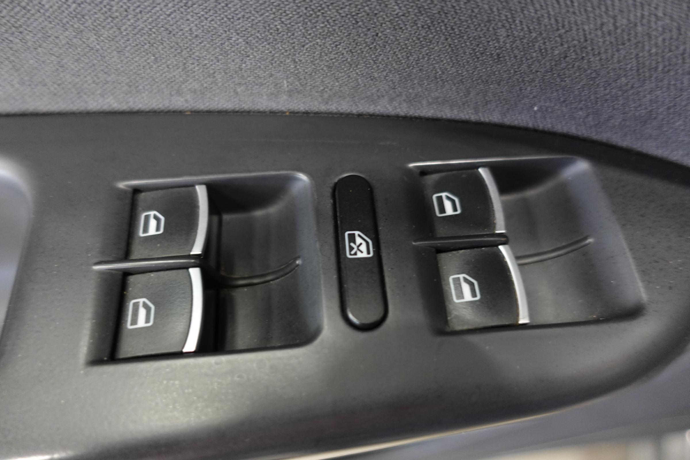 Volkswagen Touran, 2013 - pohled č. 14