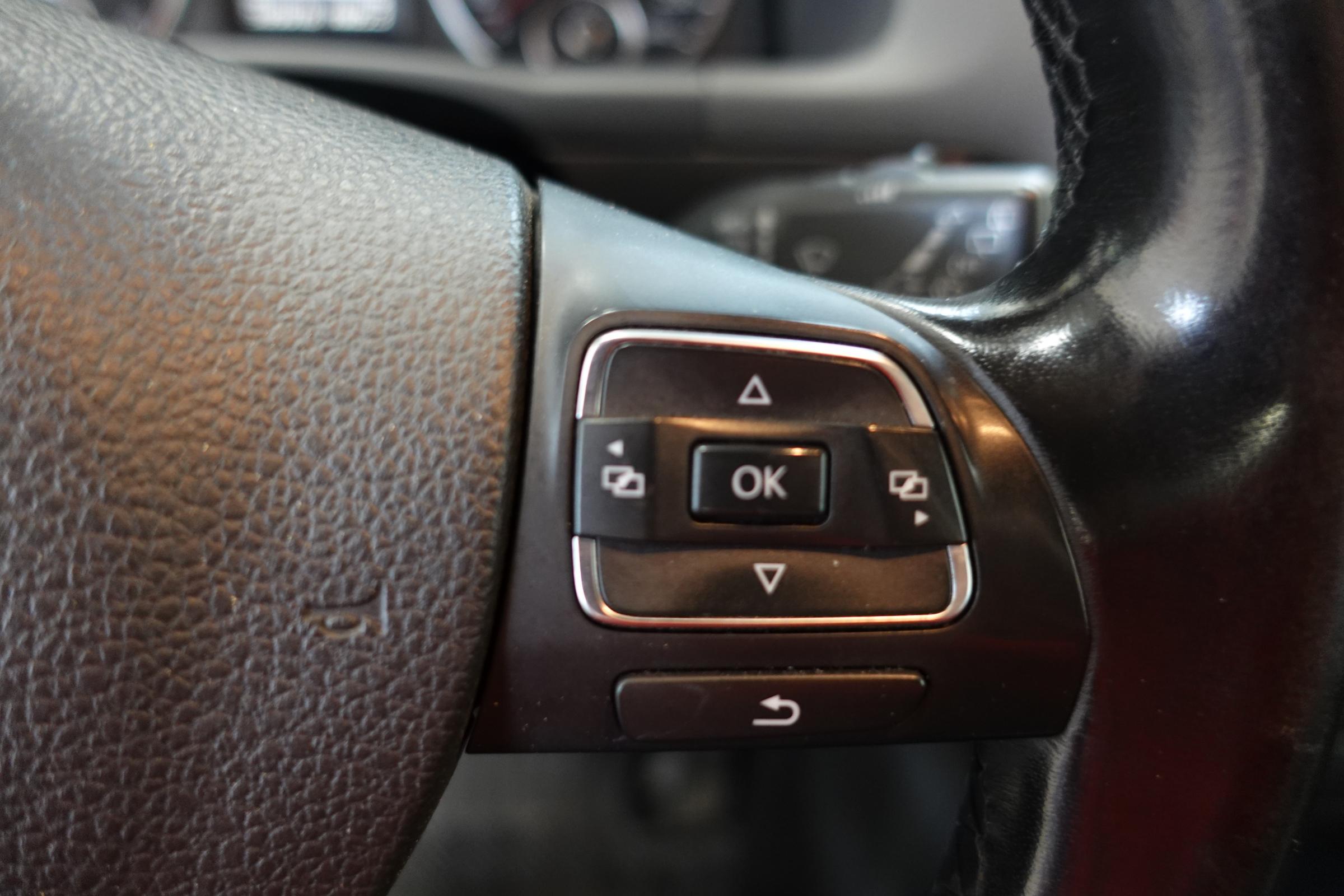 Volkswagen Touran, 2013 - pohled č. 17