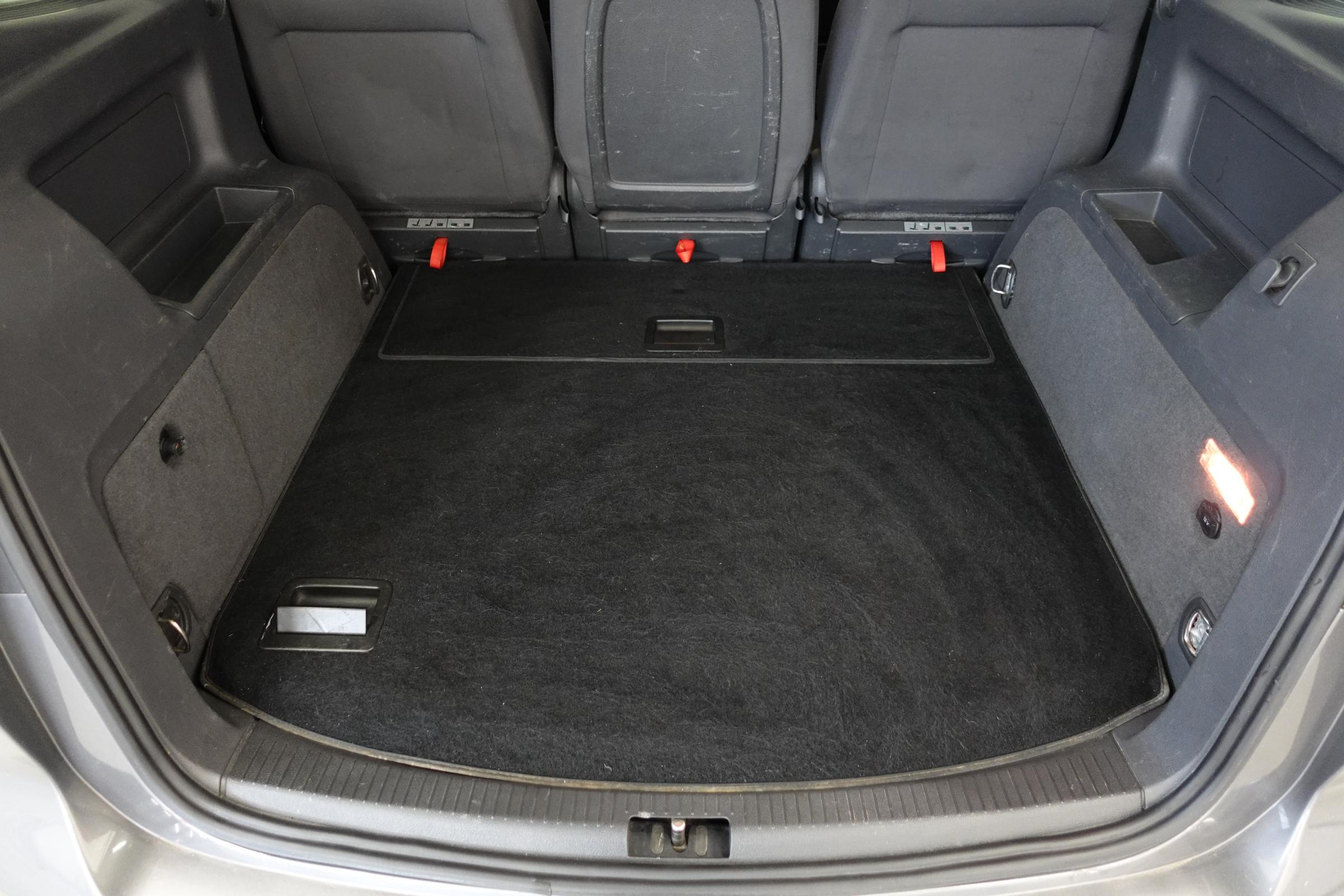 Volkswagen Touran, 2013 - pohled č. 7