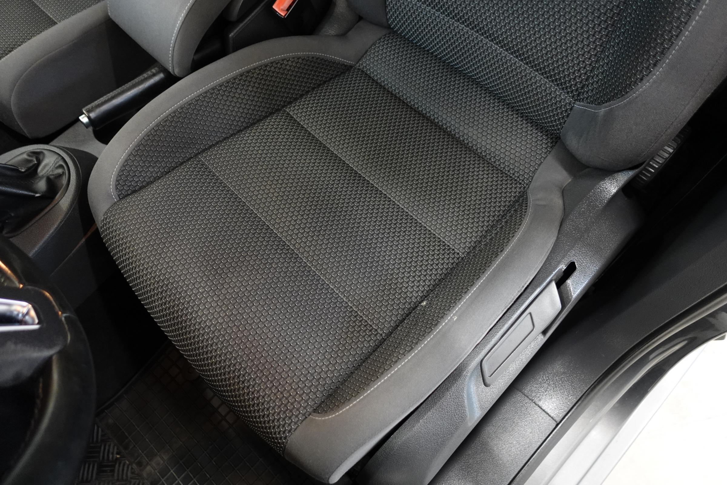 Volkswagen Touran, 2013 - pohled č. 9