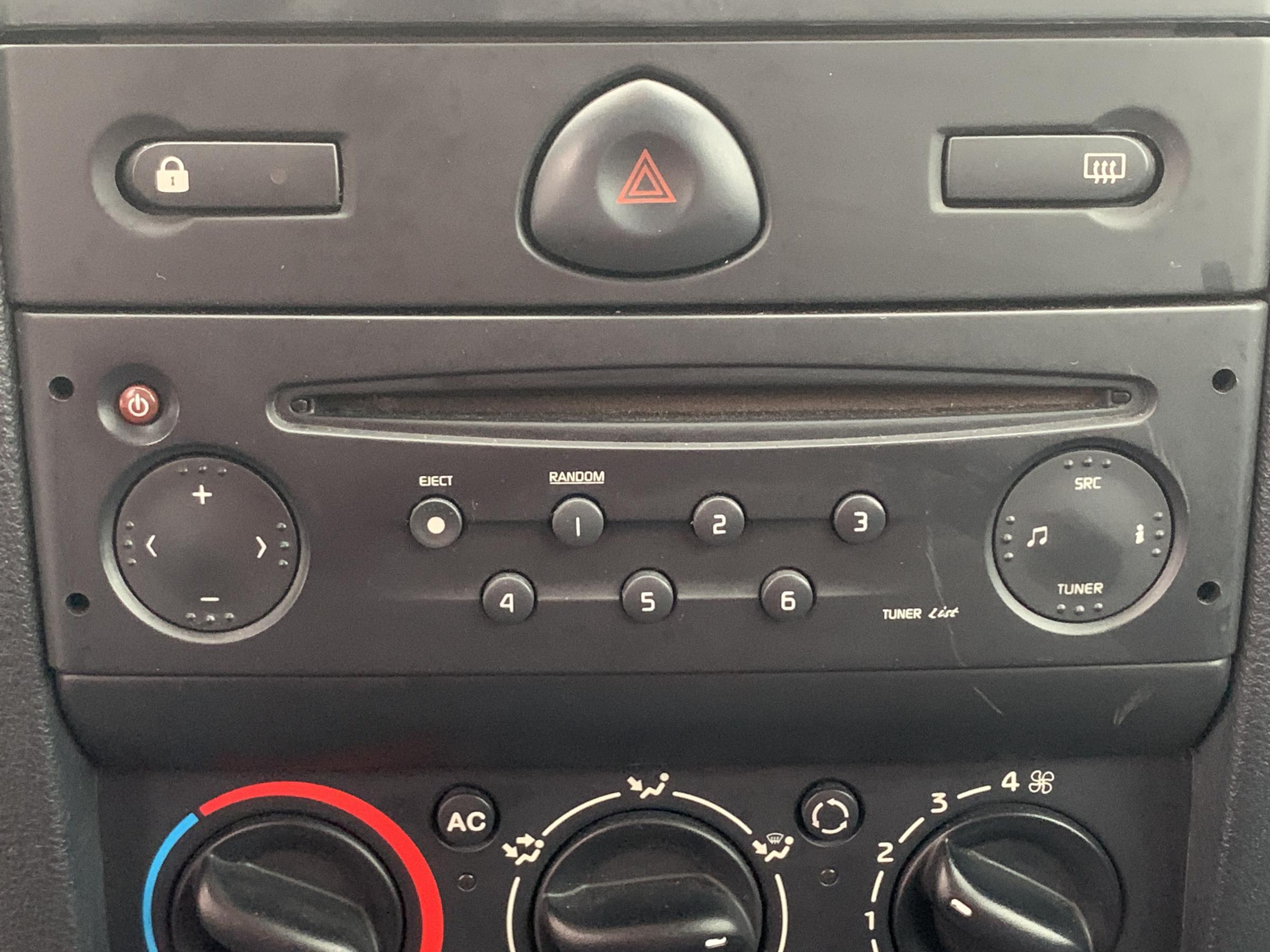 Renault Clio, 2004 - pohled č. 14