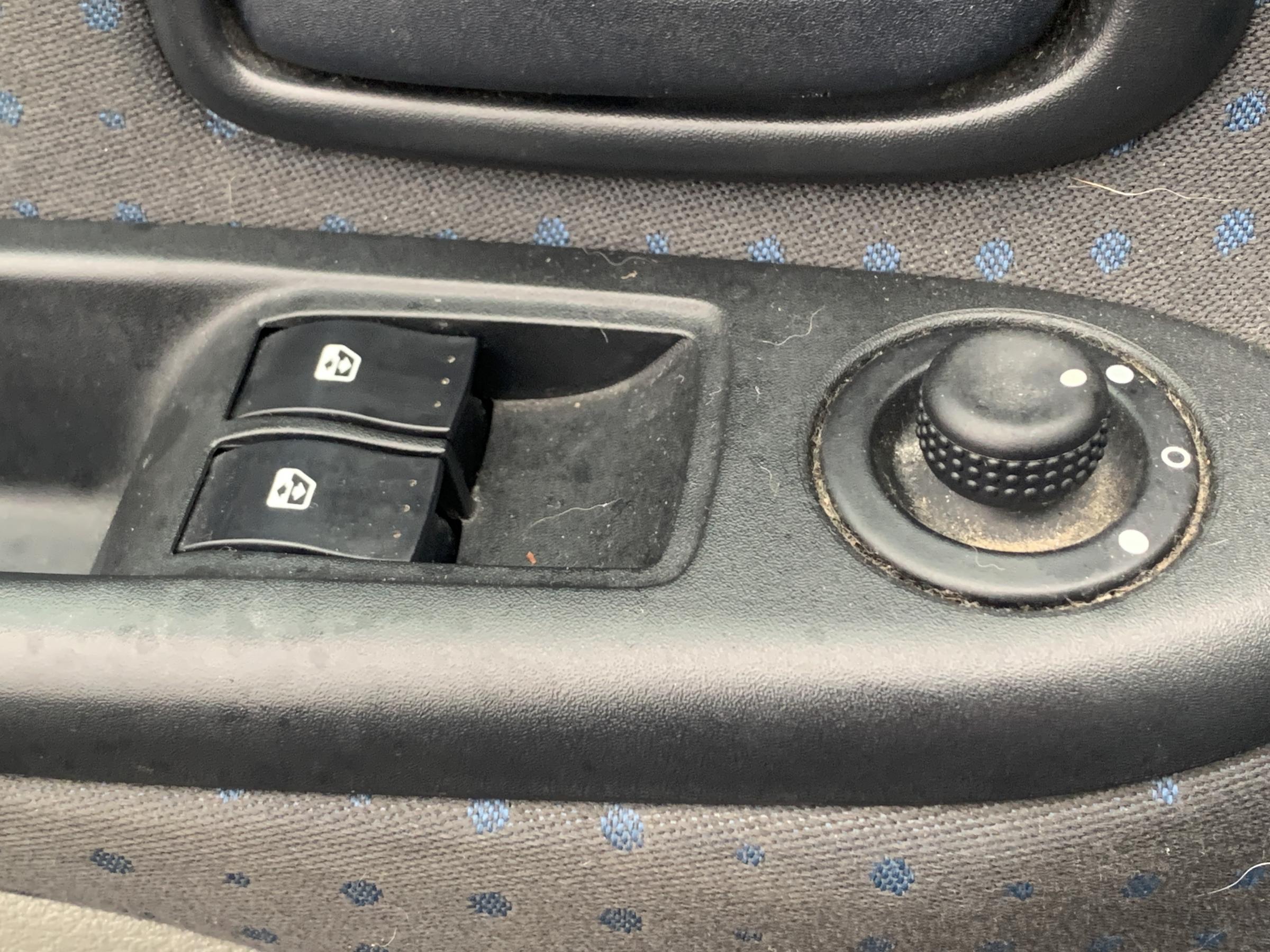 Renault Clio, 2004 - pohled č. 16