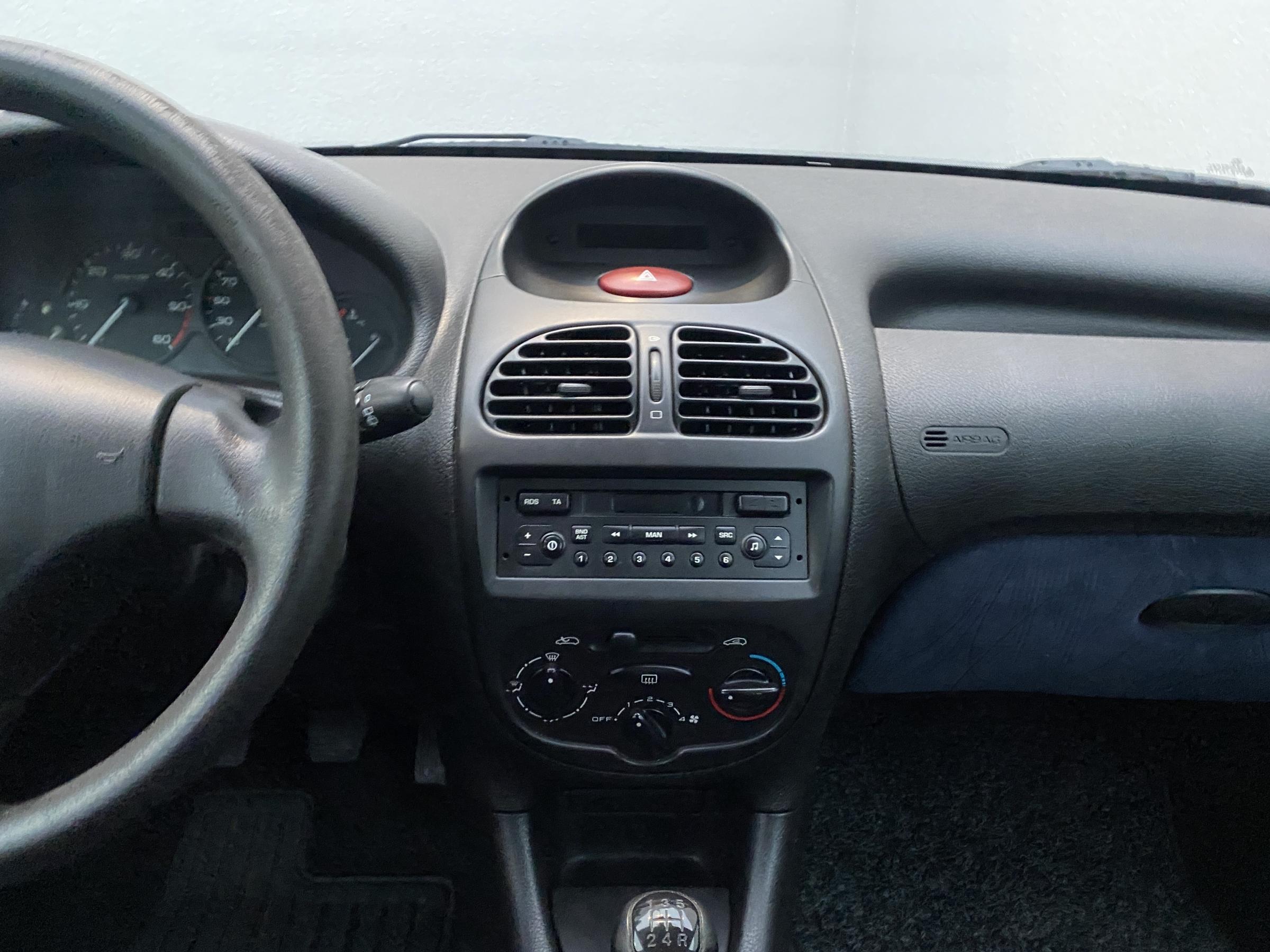 Peugeot 206, 2002 - pohled č. 10
