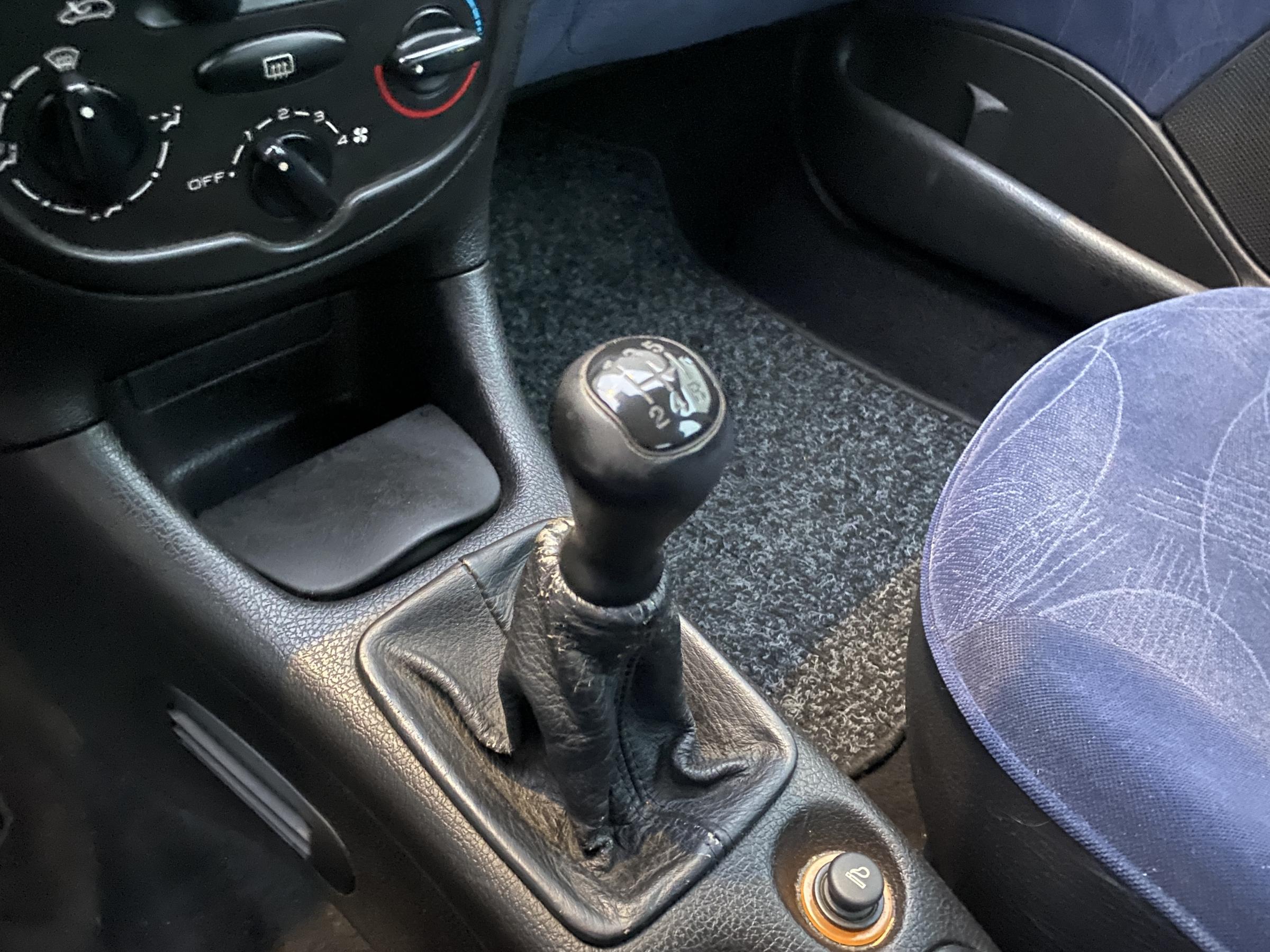 Peugeot 206, 2002 - pohled č. 13