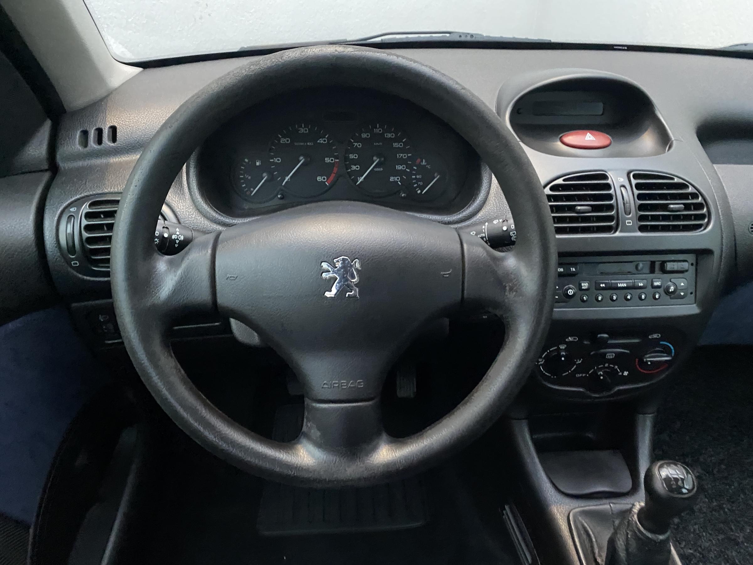 Peugeot 206, 2002 - pohled č. 9