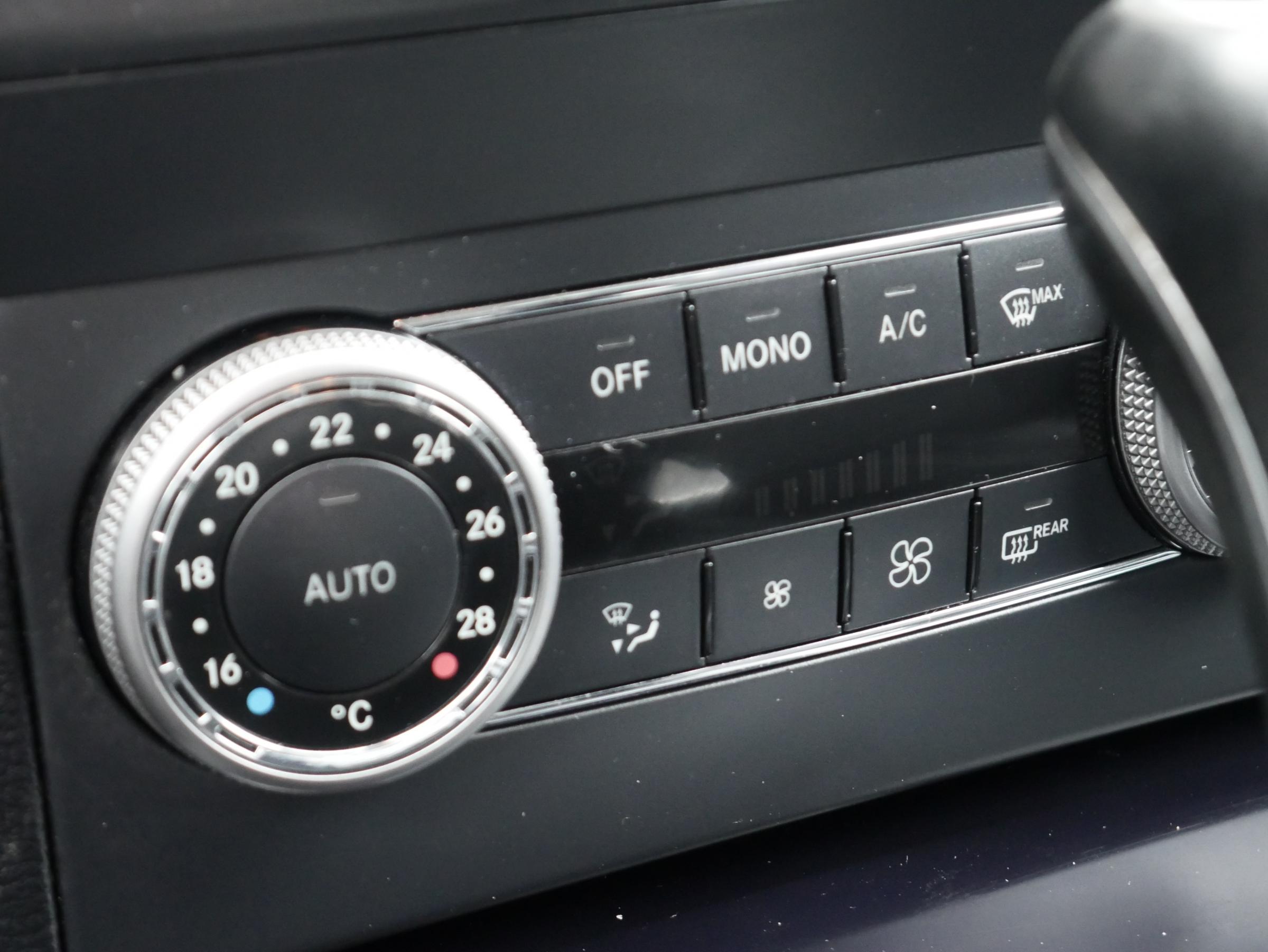 Mercedes-Benz GLK, 2008 - pohled č. 14