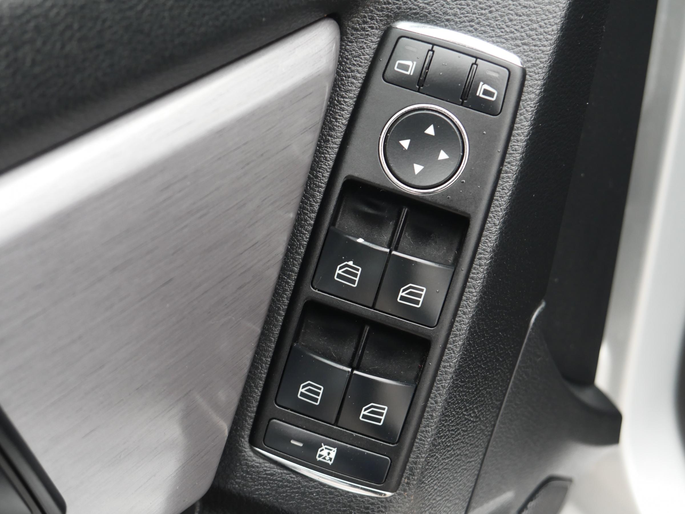 Mercedes-Benz GLK, 2008 - pohled č. 17