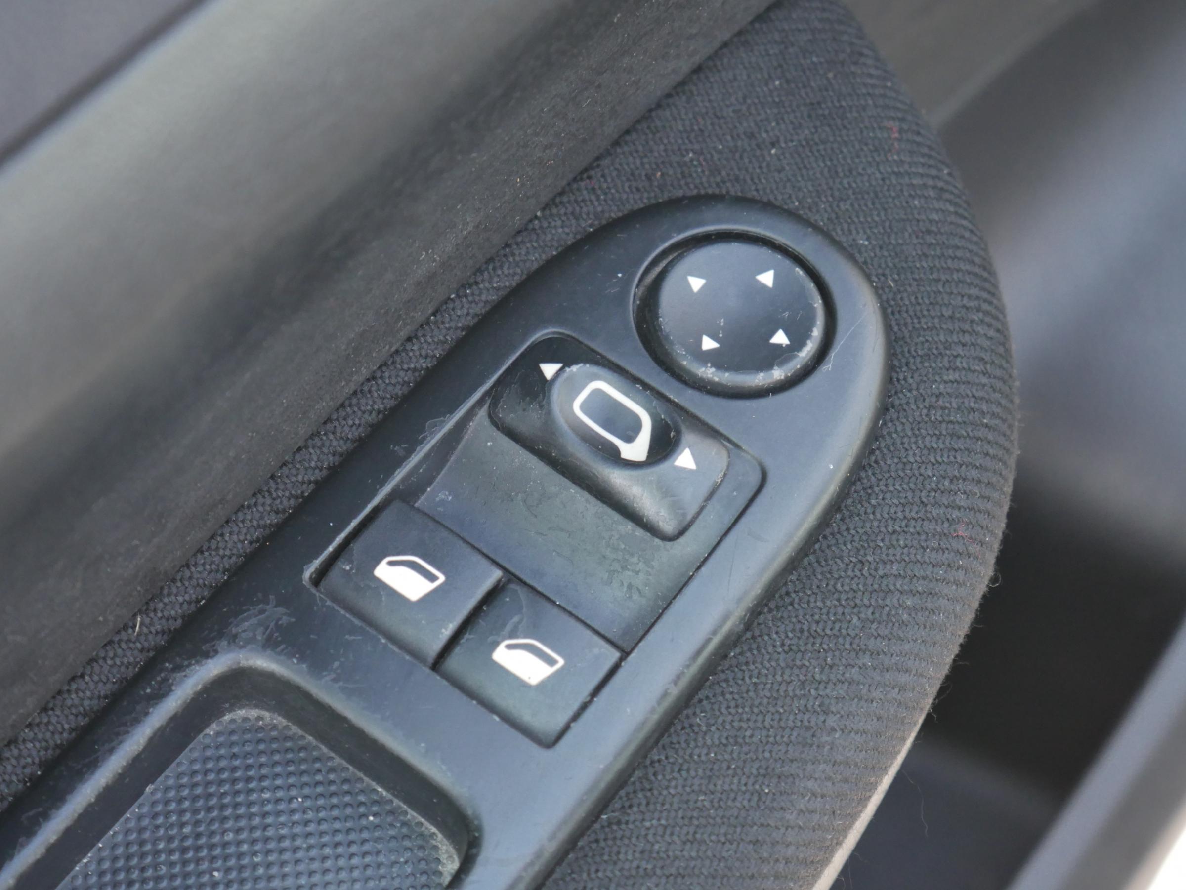 Peugeot 307, 2003 - pohled č. 14