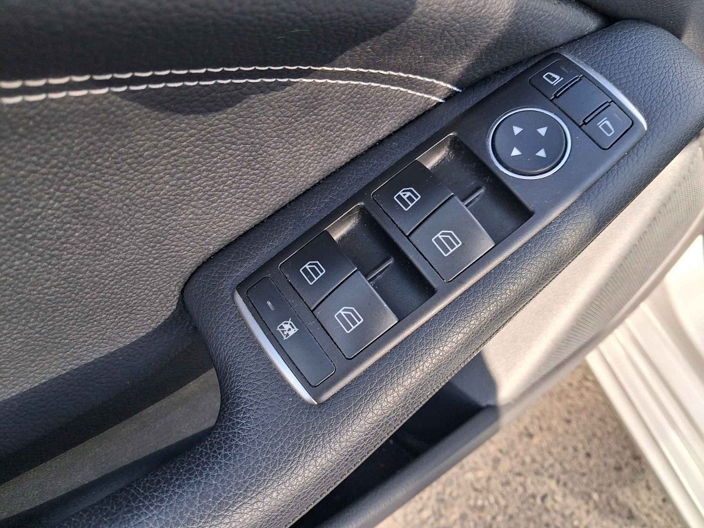 Mercedes-Benz CLA 1.6 CGi  CLA 180