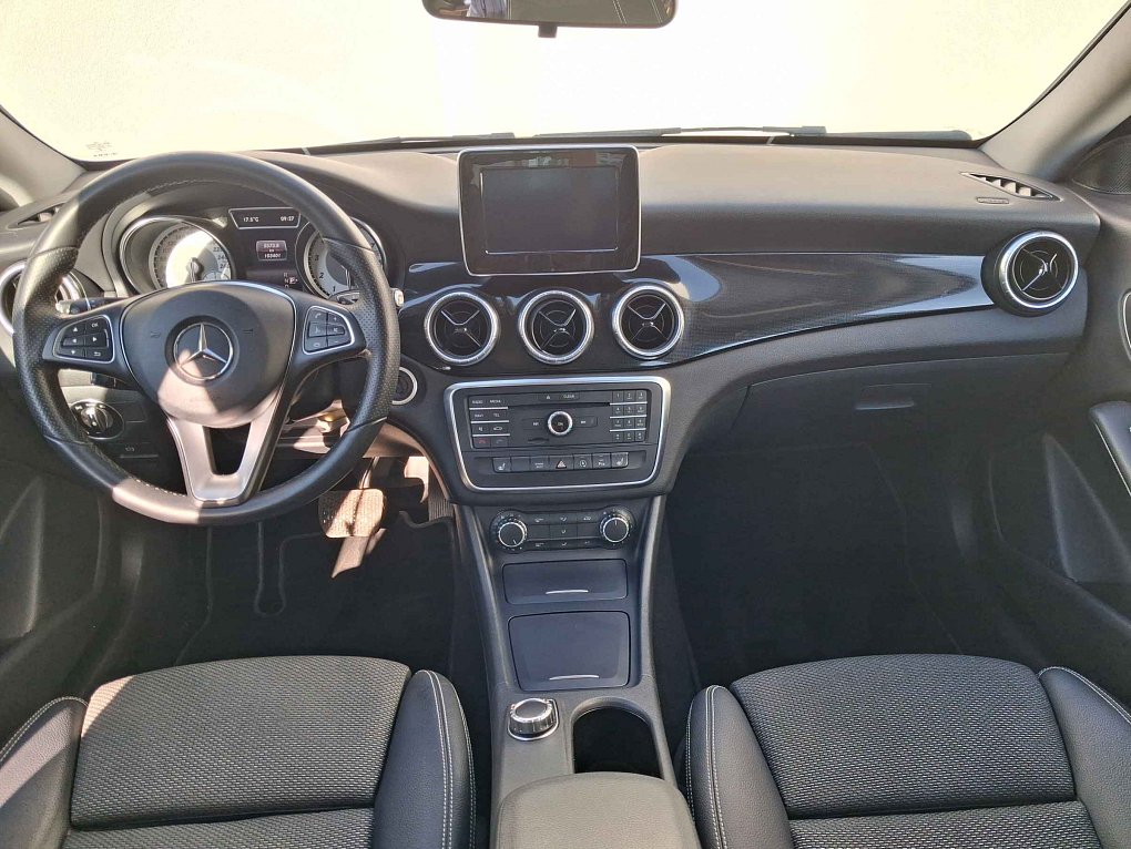 Mercedes-Benz CLA 1.6 CGi  CLA 180