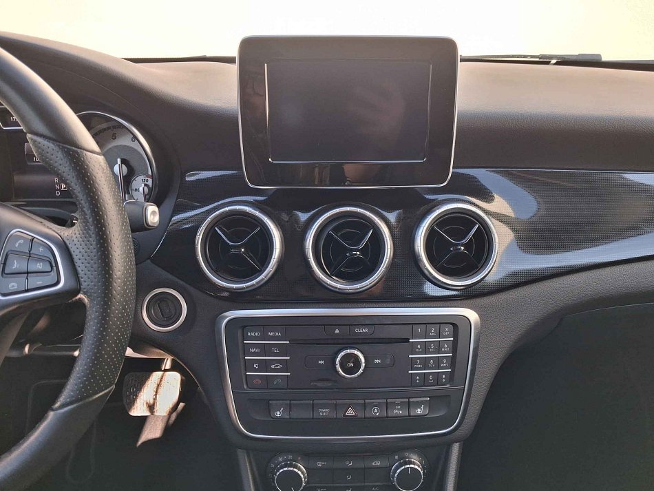 Mercedes-Benz CLA 1.6 CGi  CLA 180