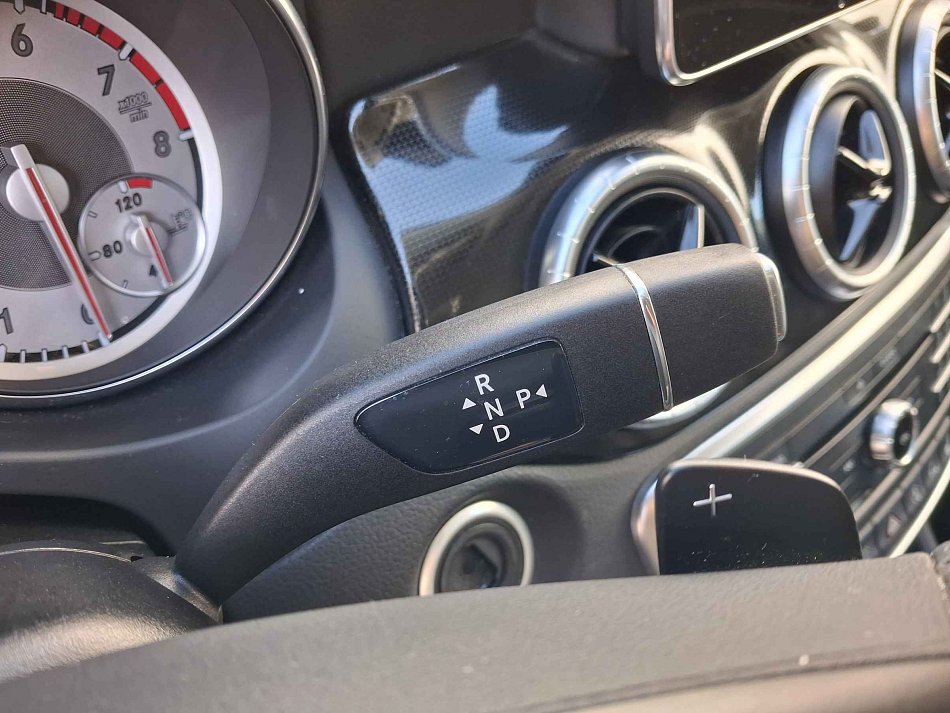 Mercedes-Benz CLA 1.6 CGi  CLA 180