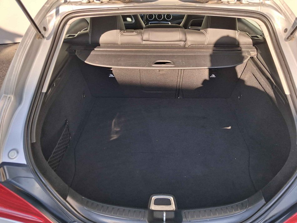 Mercedes-Benz CLA 1.6 CGi  CLA 180