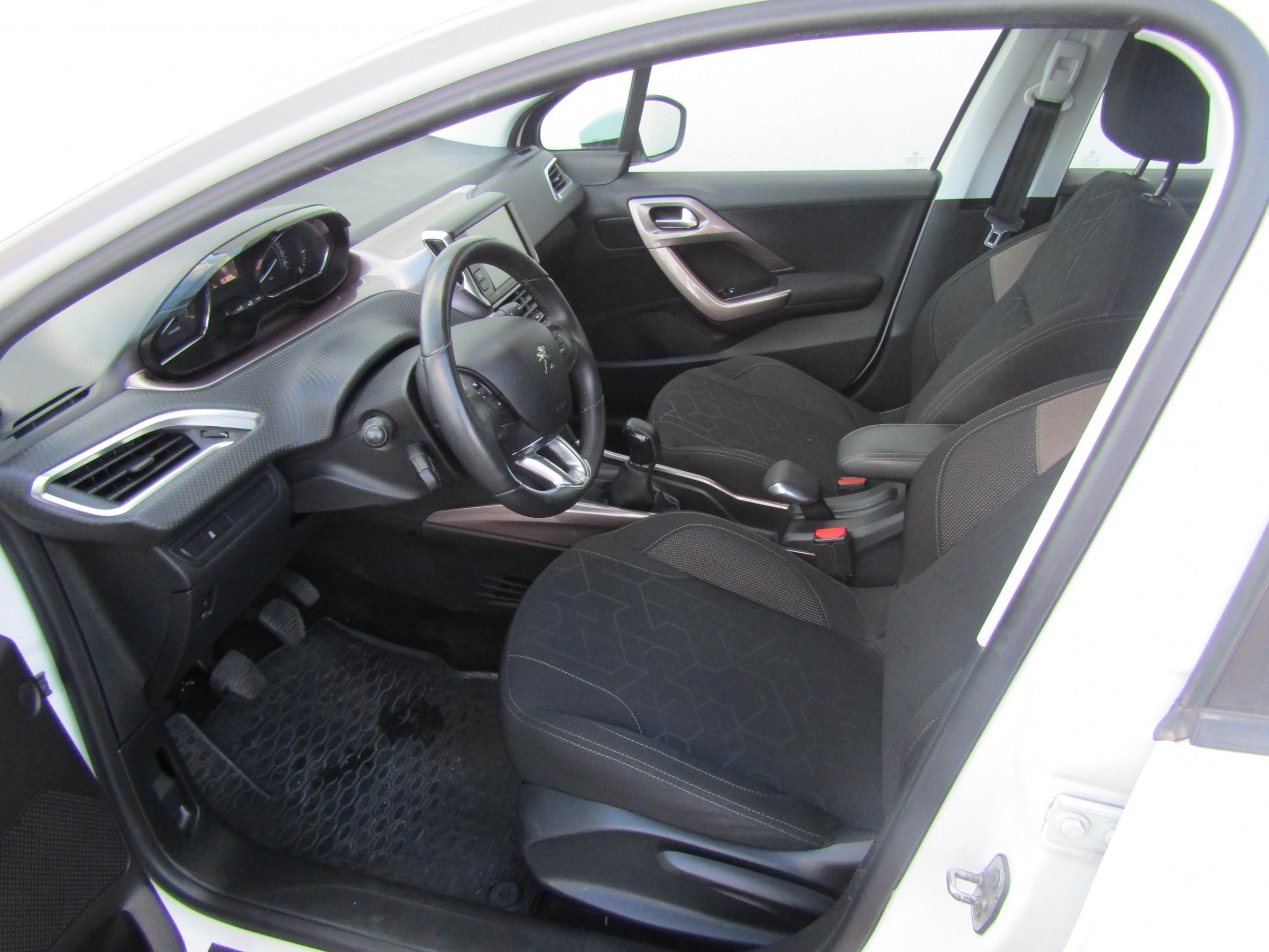 Peugeot 2008, 2014 - pohled č. 11