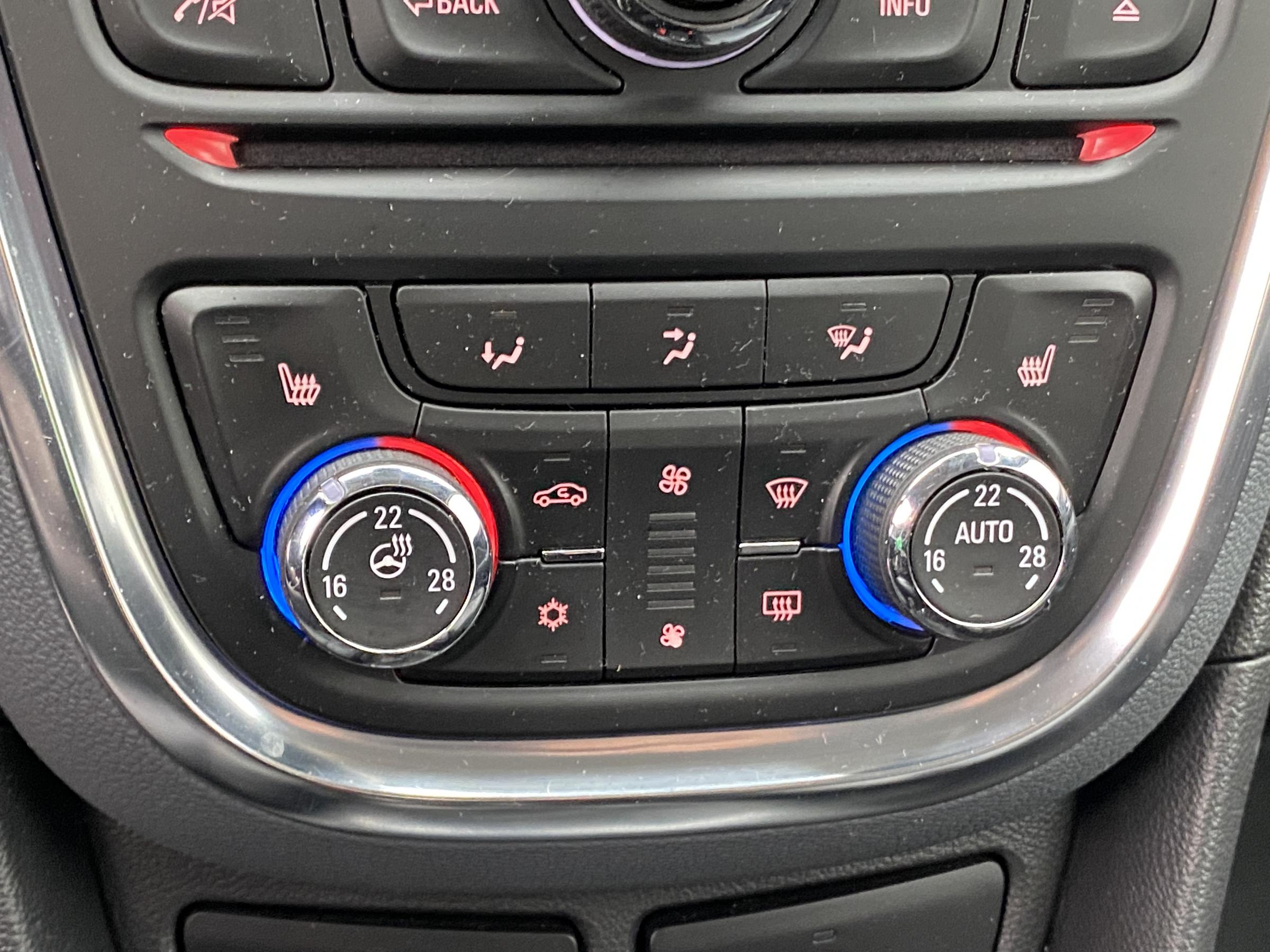 Opel Mokka, 2015 - pohled č. 16