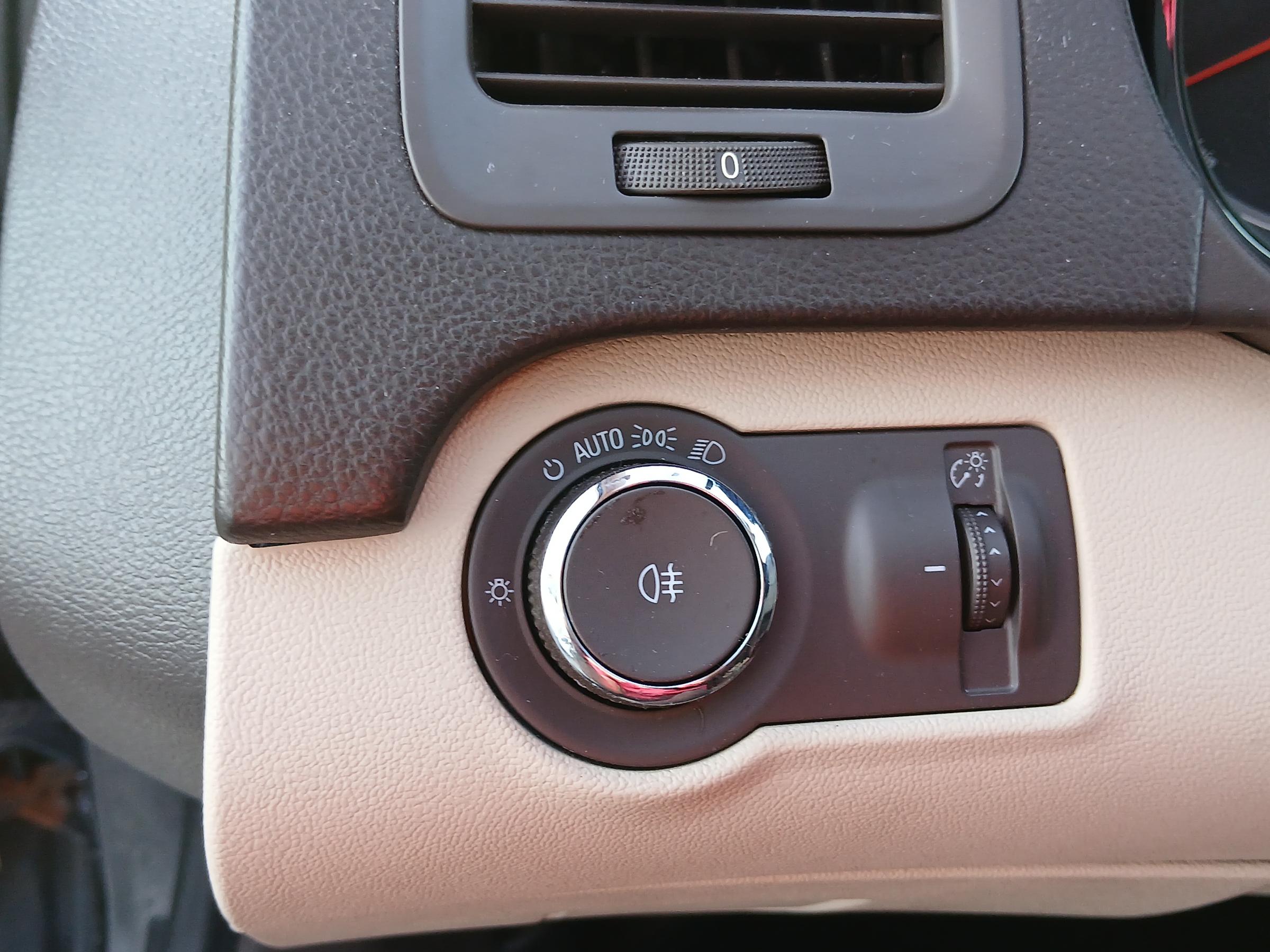 Opel Insignia, 2011 - pohled č. 13