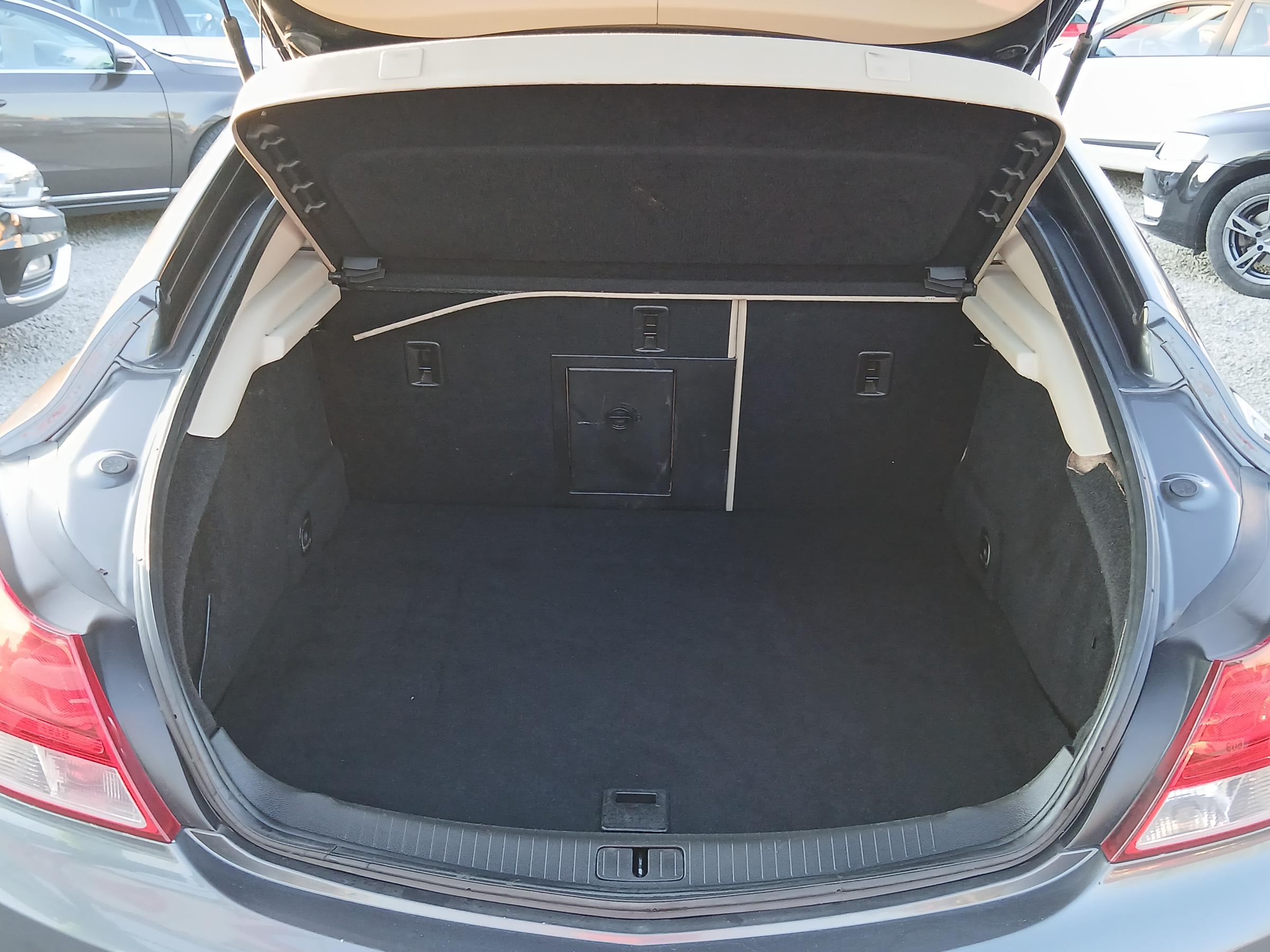 Opel Insignia, 2011 - pohled č. 7