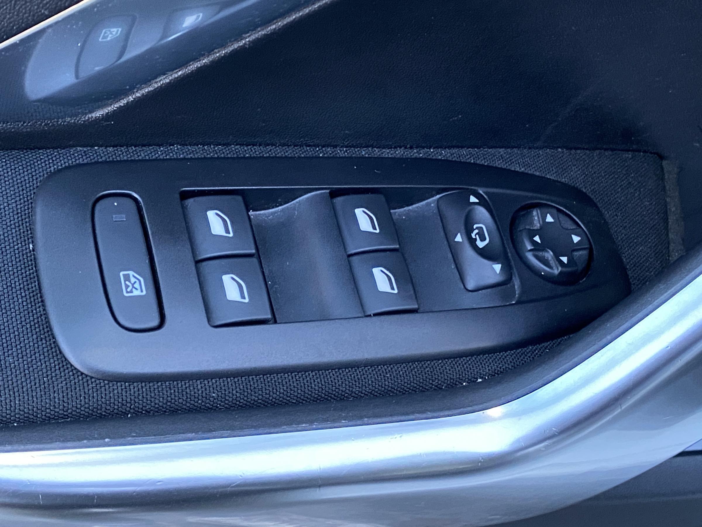 Peugeot 2008, 2019 - pohled č. 12