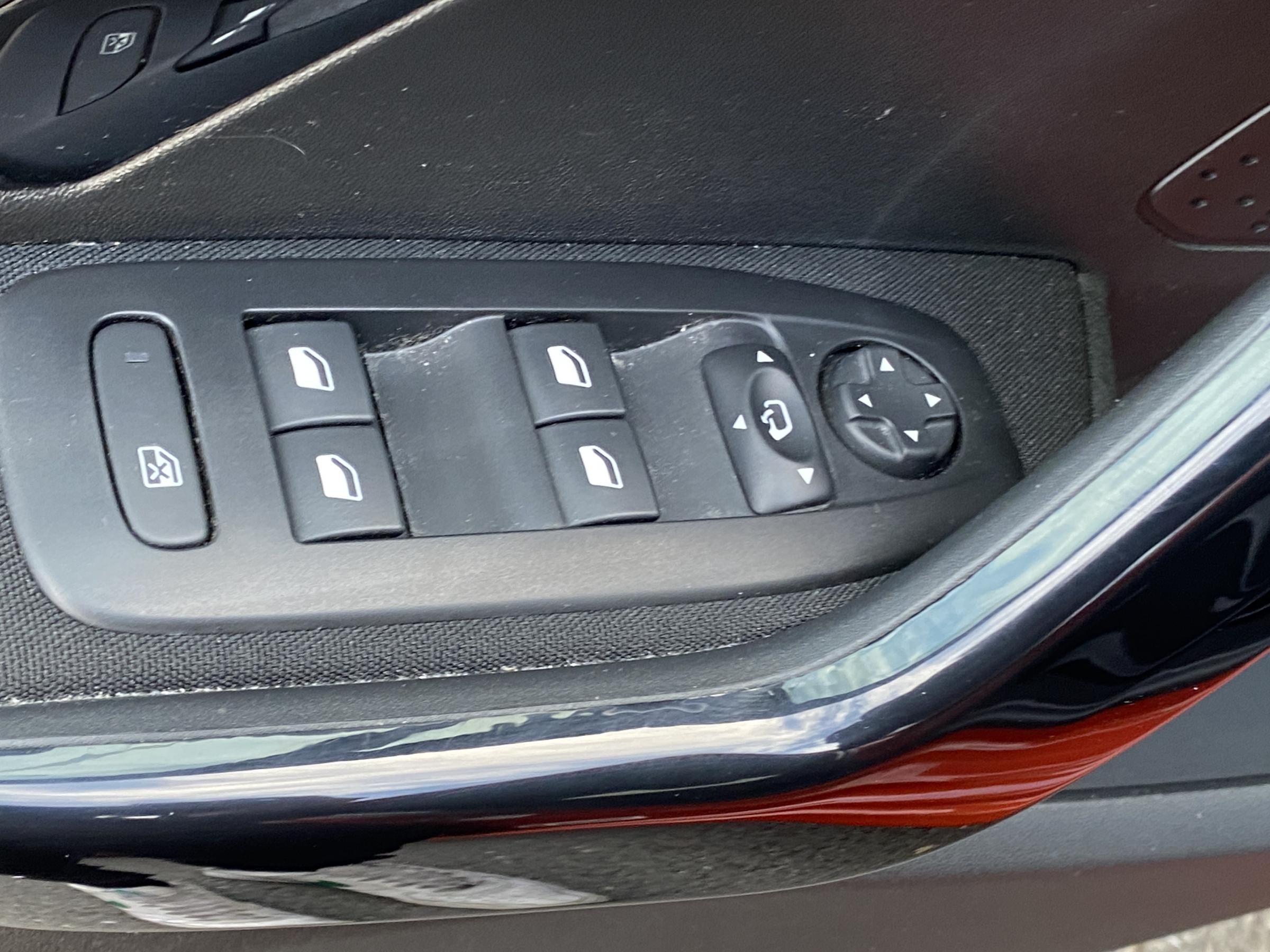 Peugeot 208, 2019 - pohled č. 12