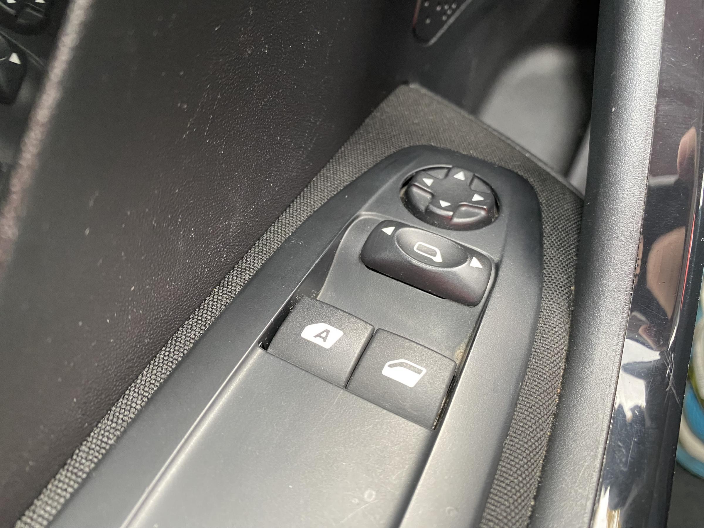 Peugeot 208, 2017 - pohled č. 11