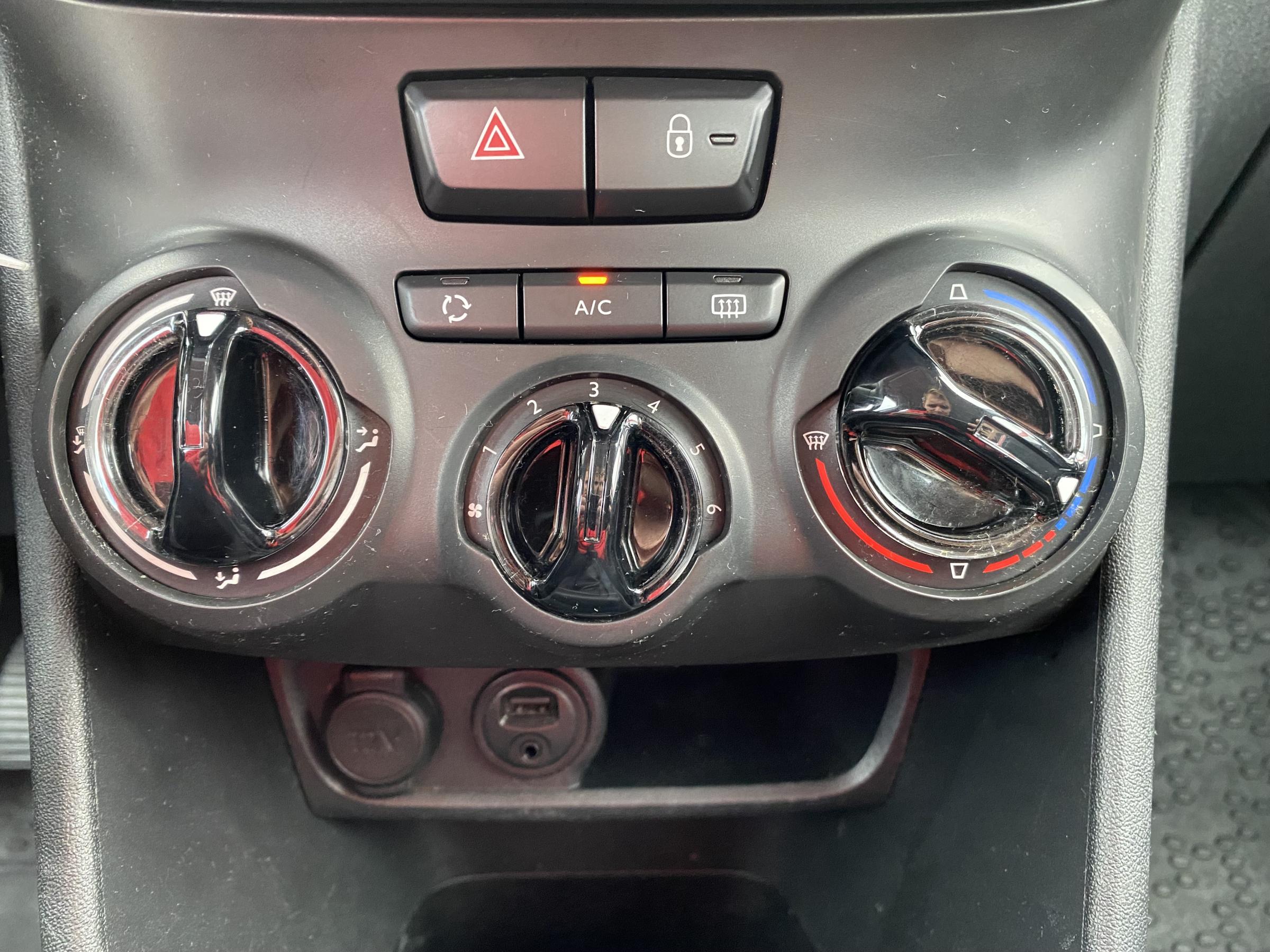 Peugeot 208, 2017 - pohled č. 14