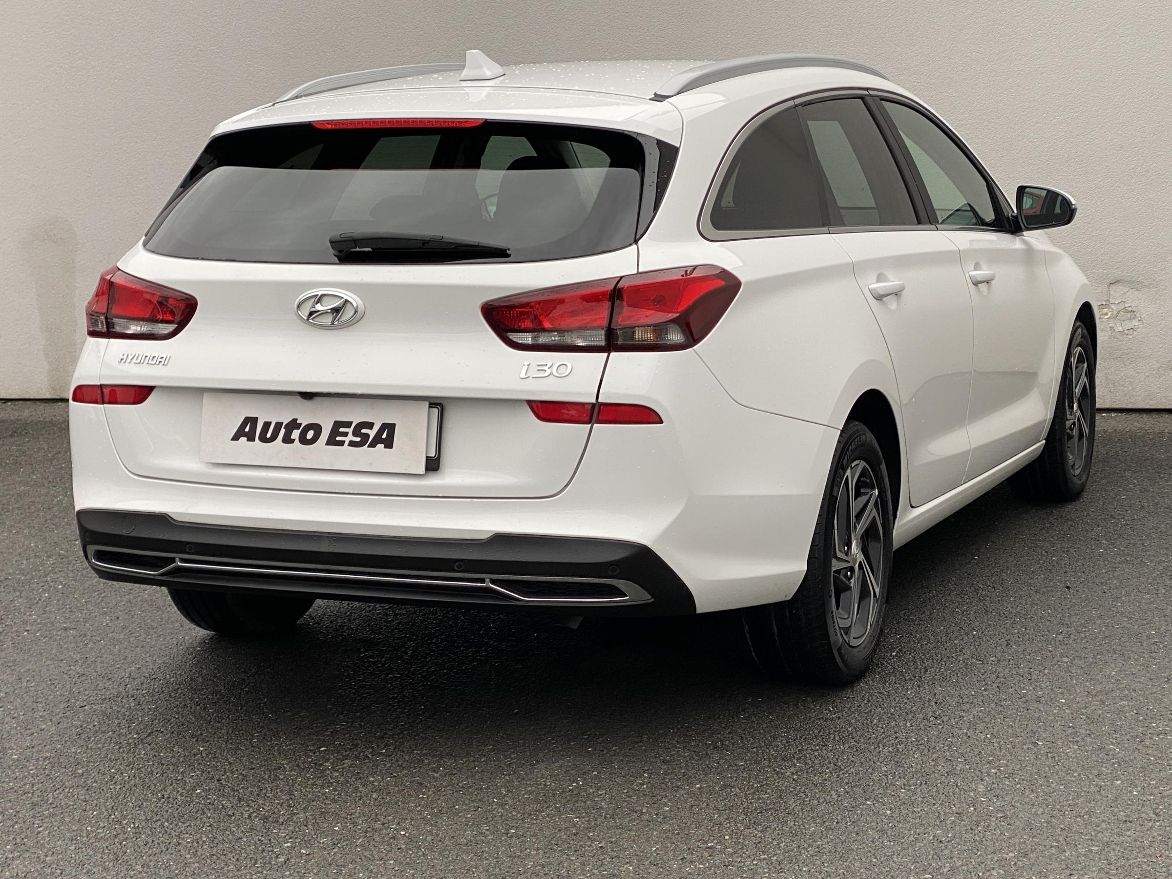 Hyundai i30, 2023 - pohled č. 4