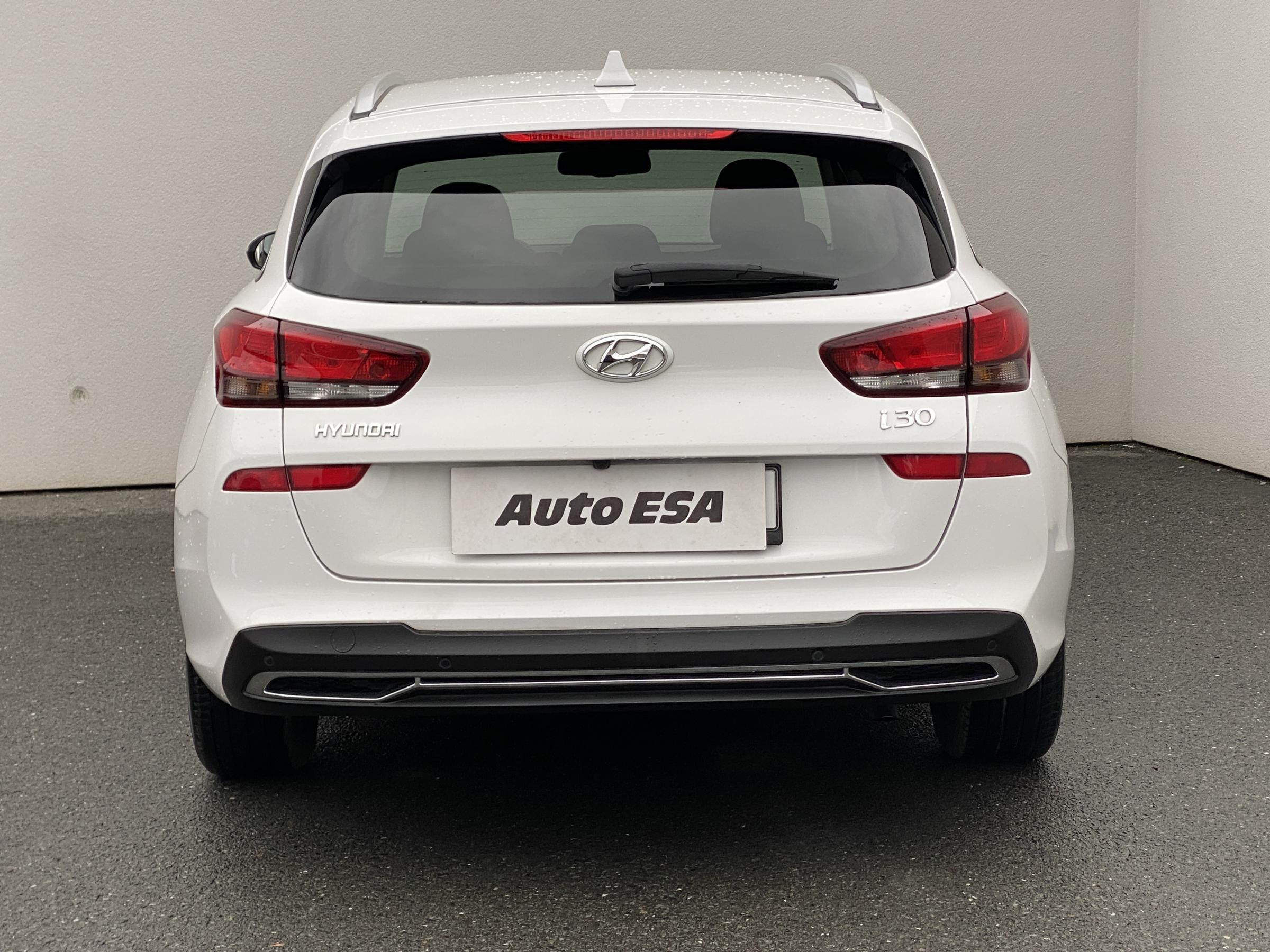 Hyundai i30, 2023 - pohled č. 5
