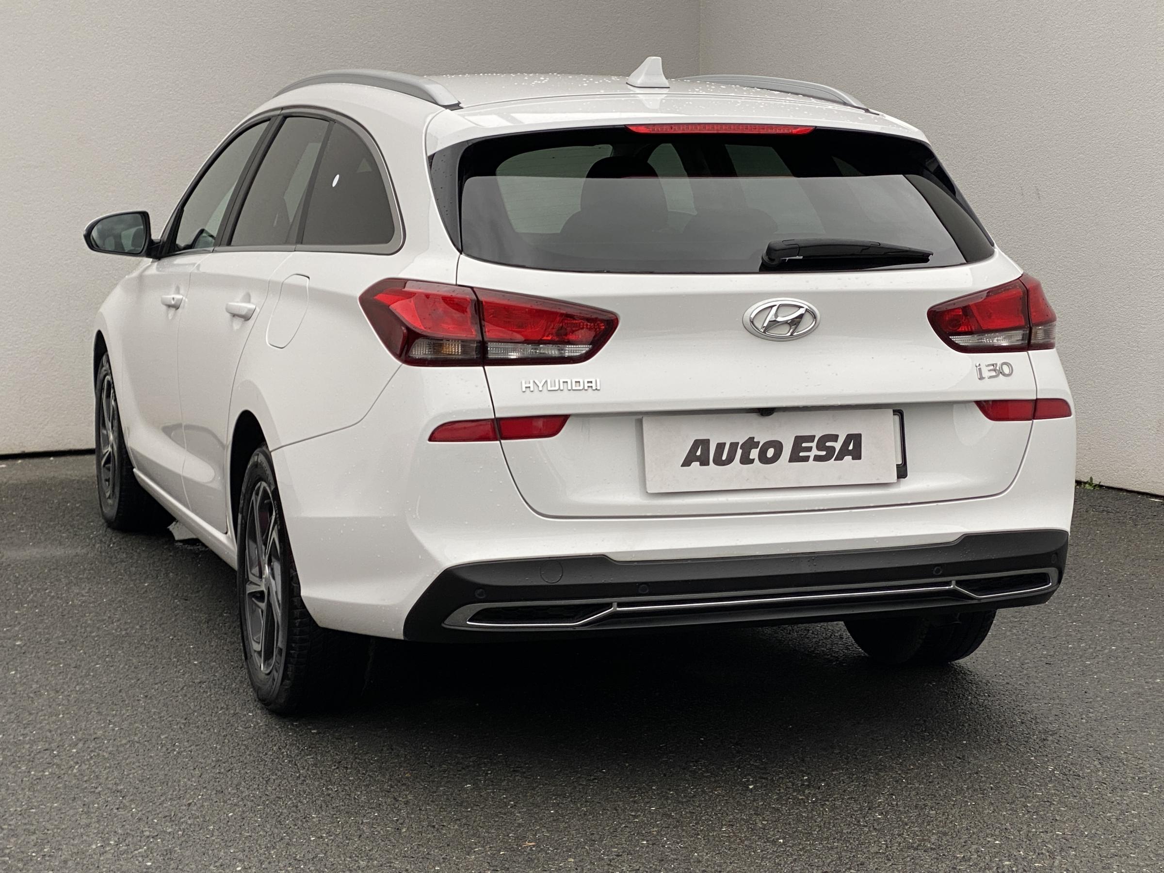 Hyundai i30, 2023 - pohled č. 6