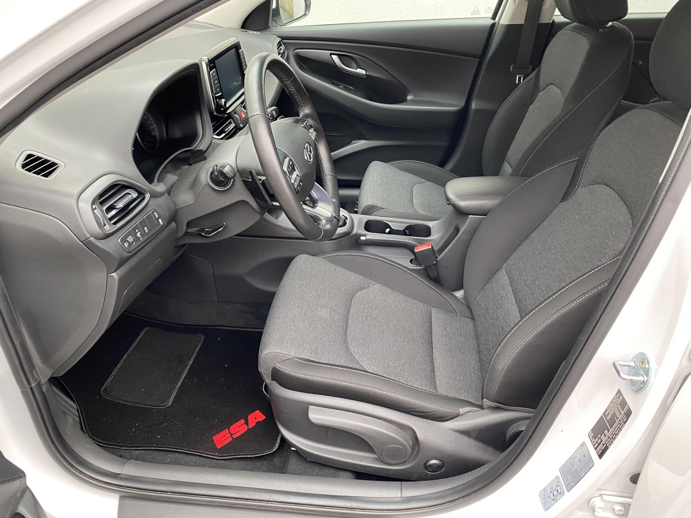 Hyundai i30, 2023 - pohled č. 9