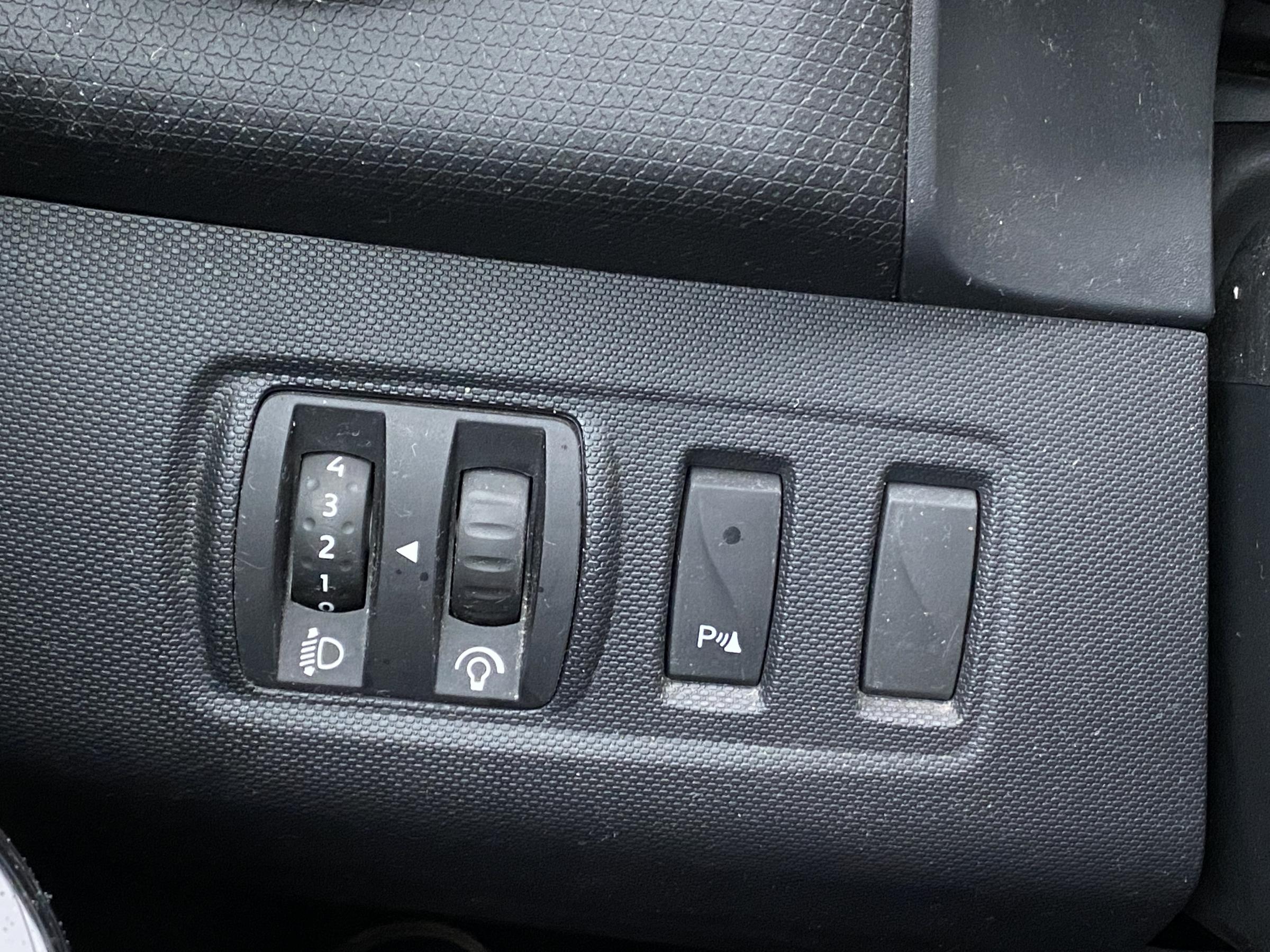 Renault Clio, 2014 - pohled č. 13