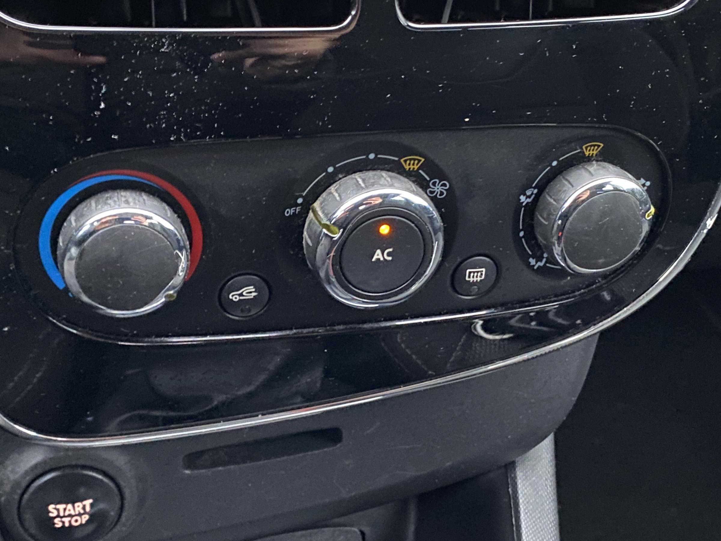 Renault Clio, 2014 - pohled č. 15