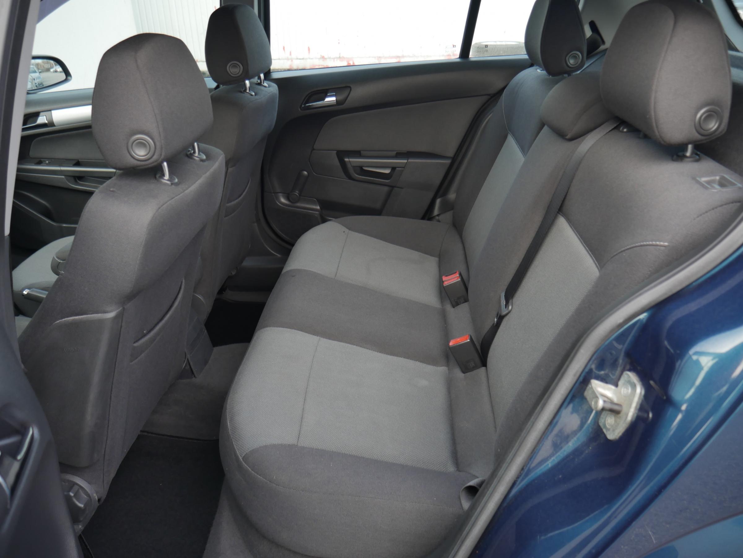Opel Astra, 2007 - pohled č. 10
