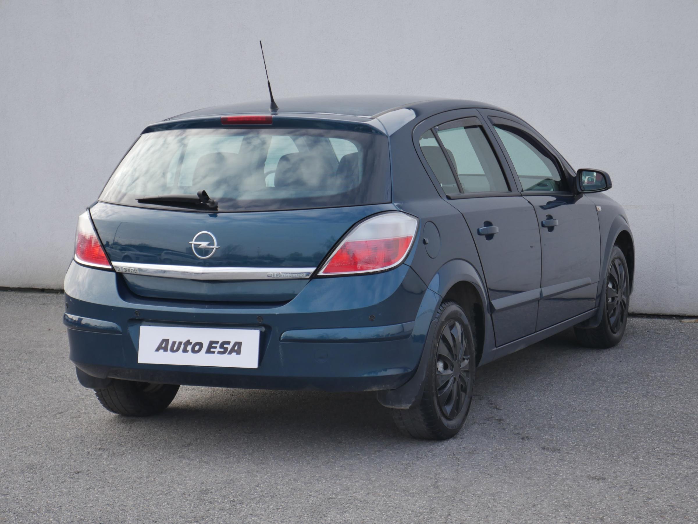 Opel Astra, 2007 - pohled č. 4