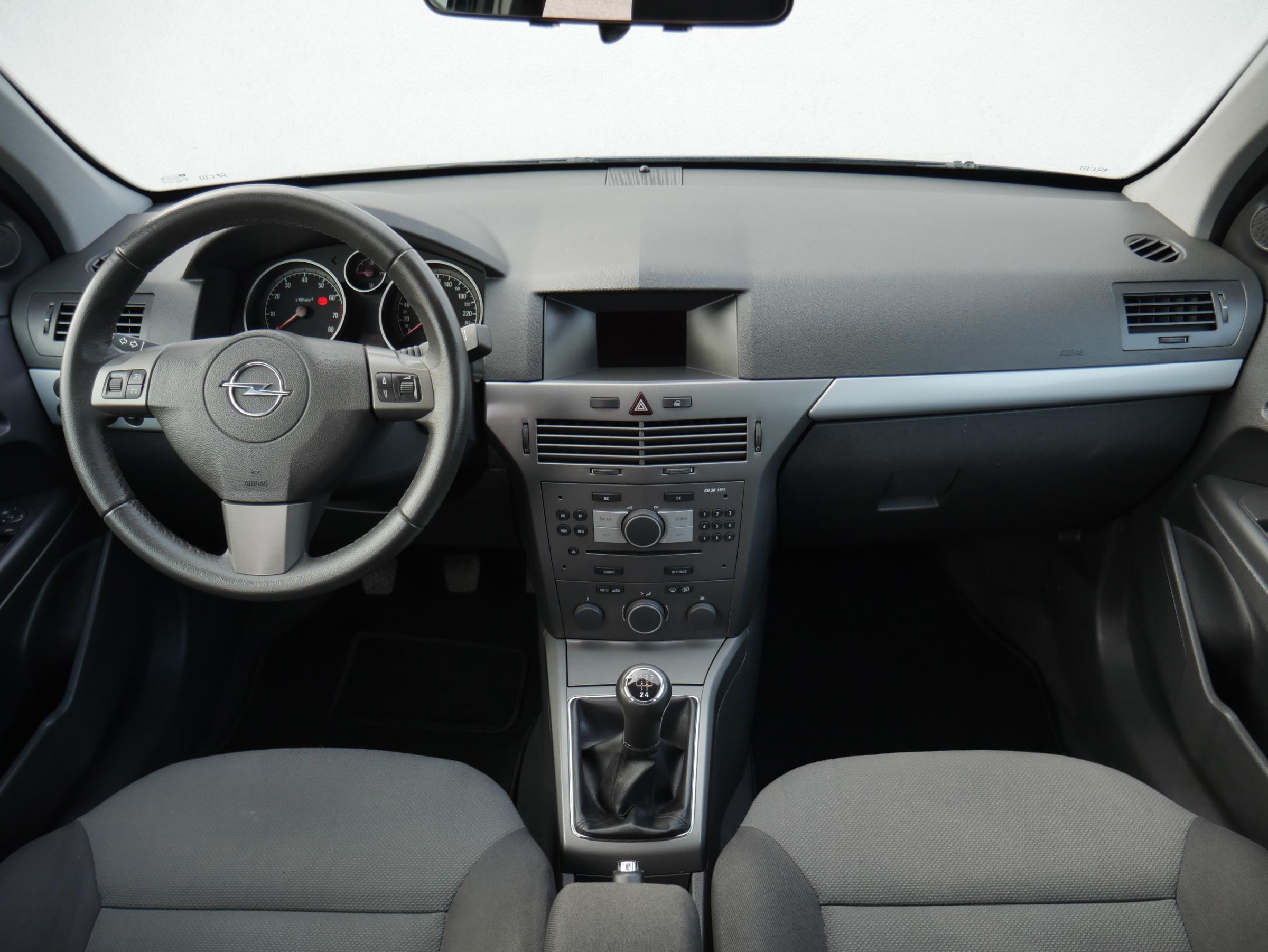 Opel Astra, 2007 - pohled č. 8