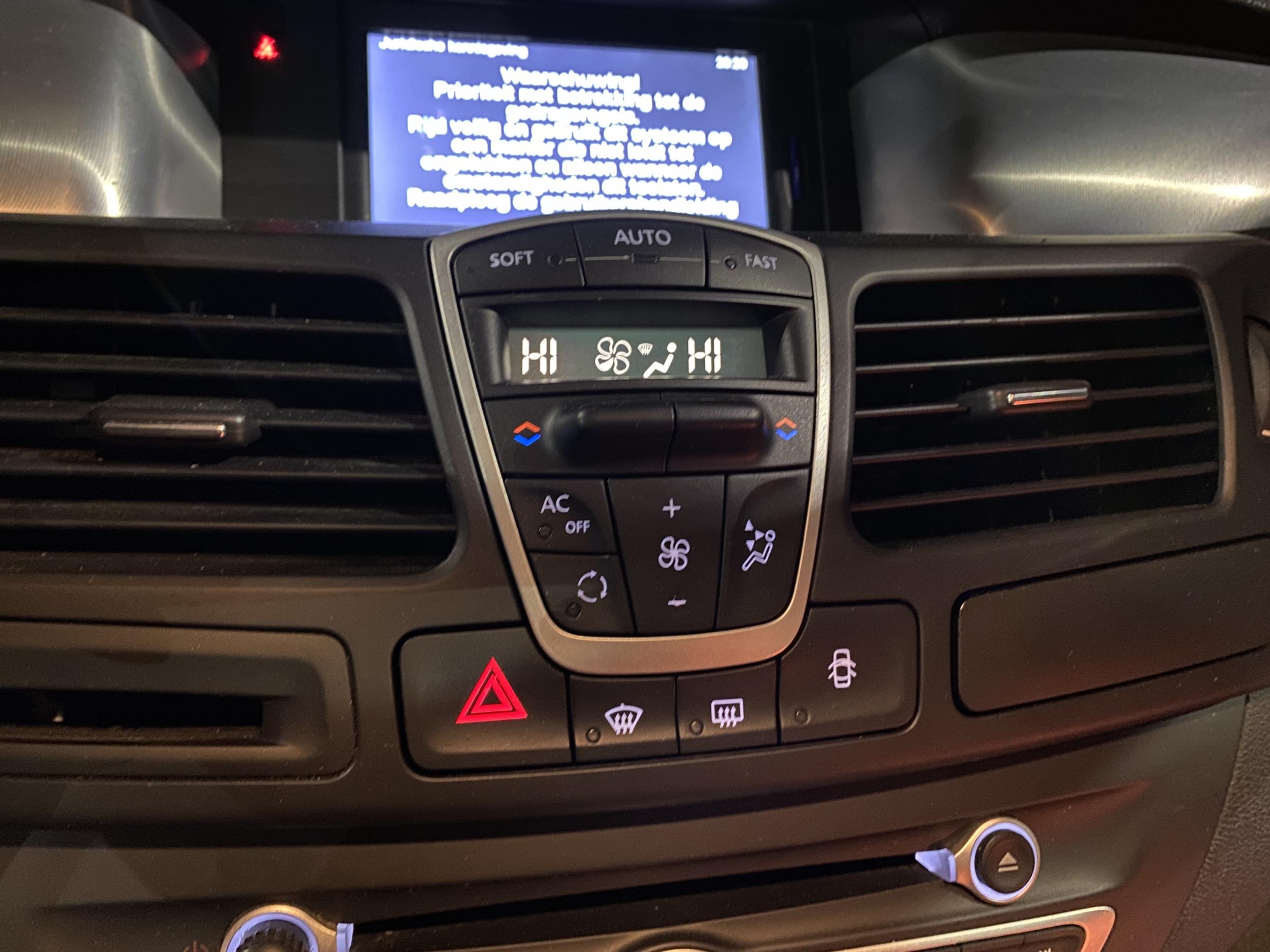 Renault Laguna, 2010 - pohled č. 16