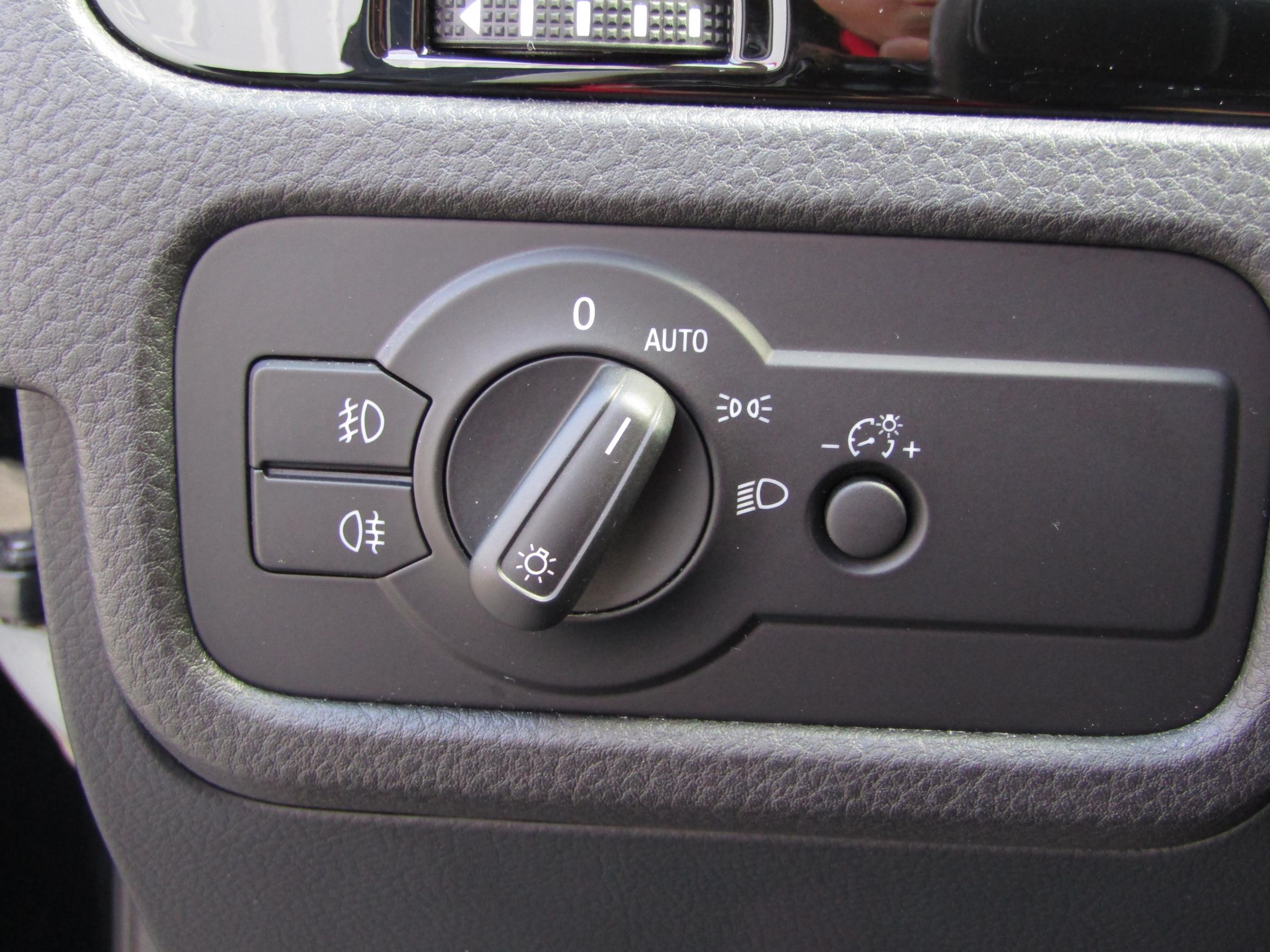 Volkswagen Touareg, 2017 - pohled č. 12