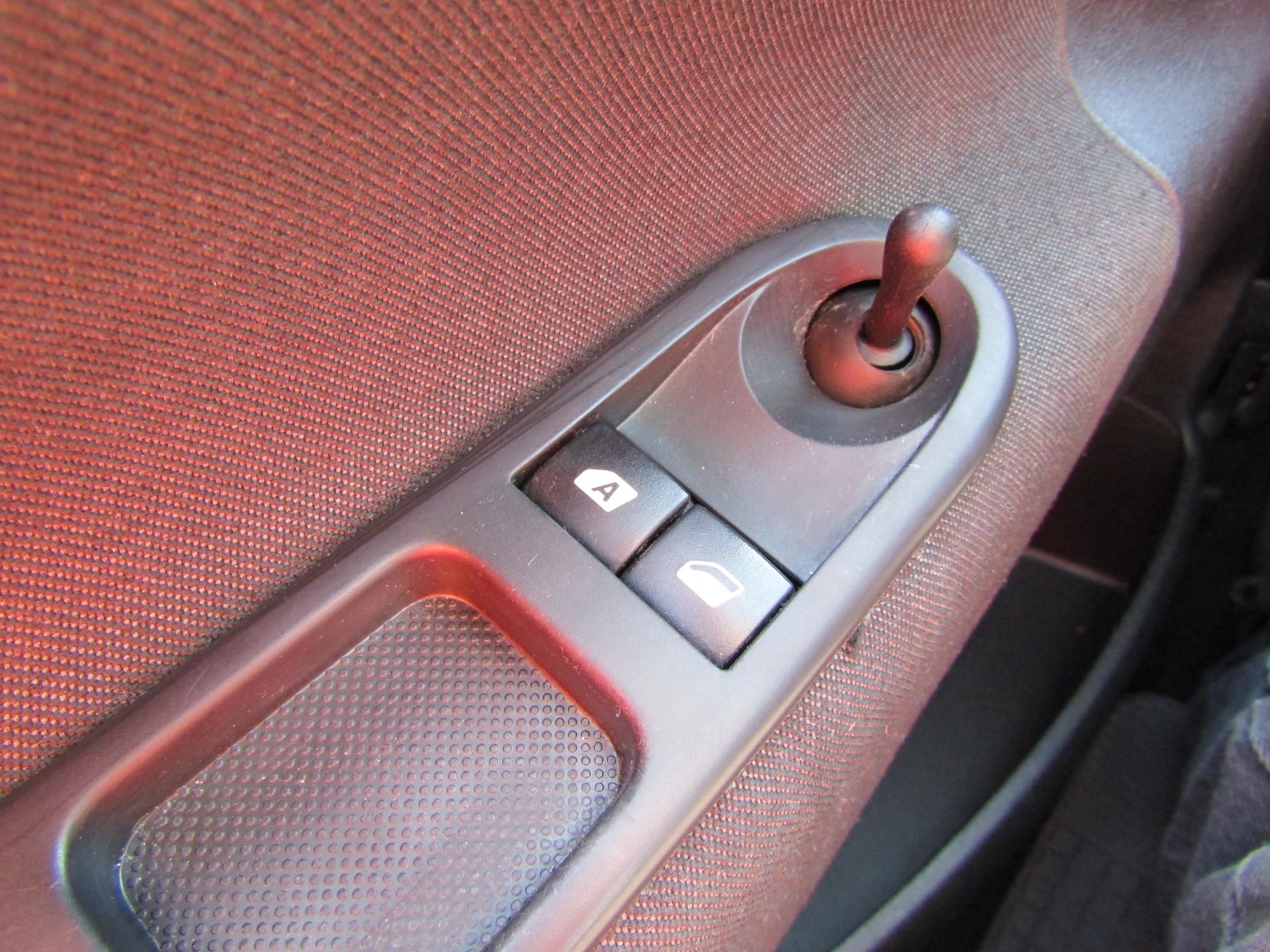 Peugeot 207, 2006 - pohled č. 13