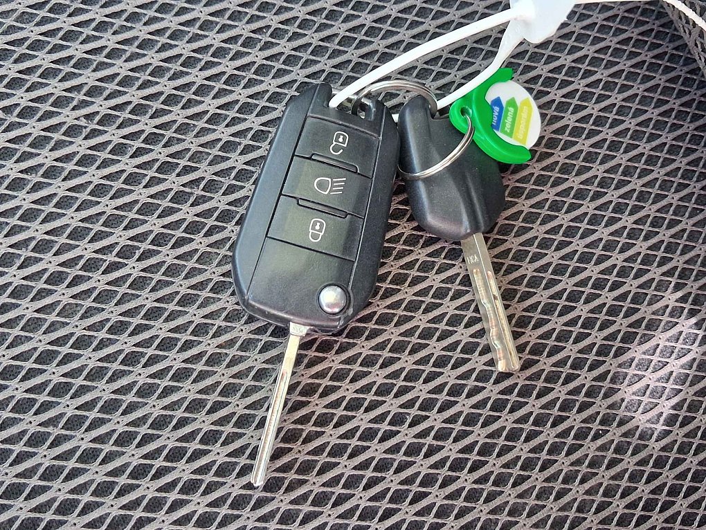 Peugeot 2008 1.6 i 