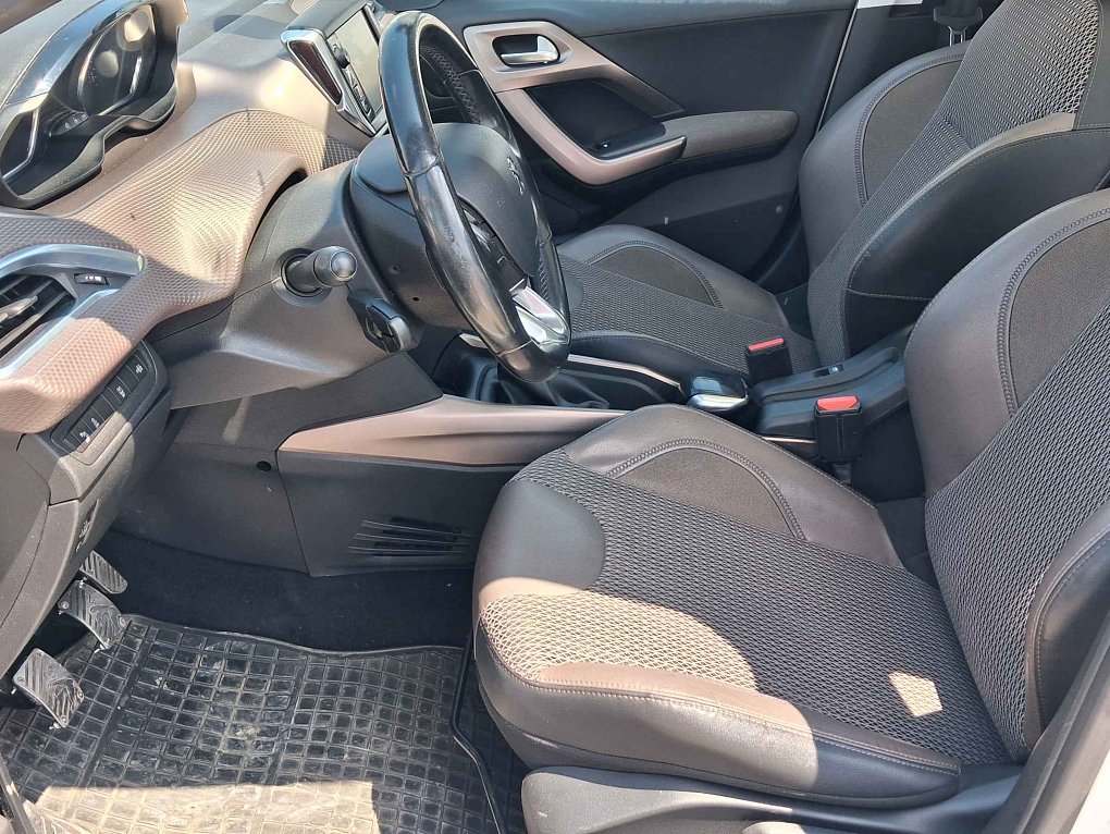 Peugeot 2008 1.6 i 
