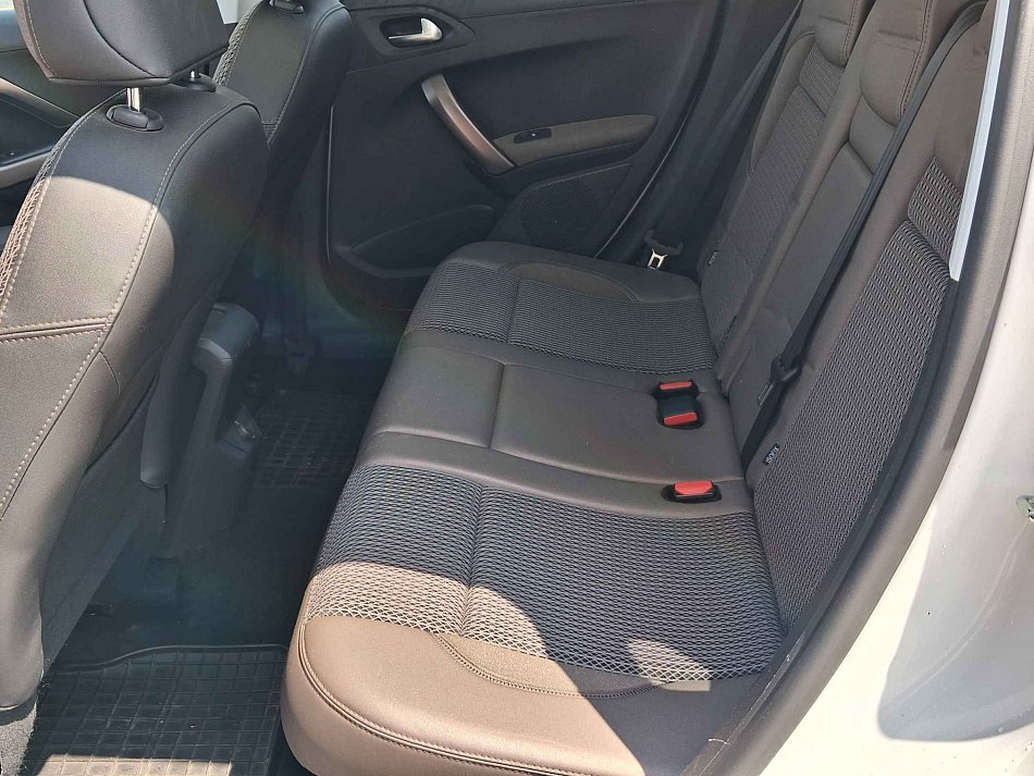 Peugeot 2008 1.6 i 