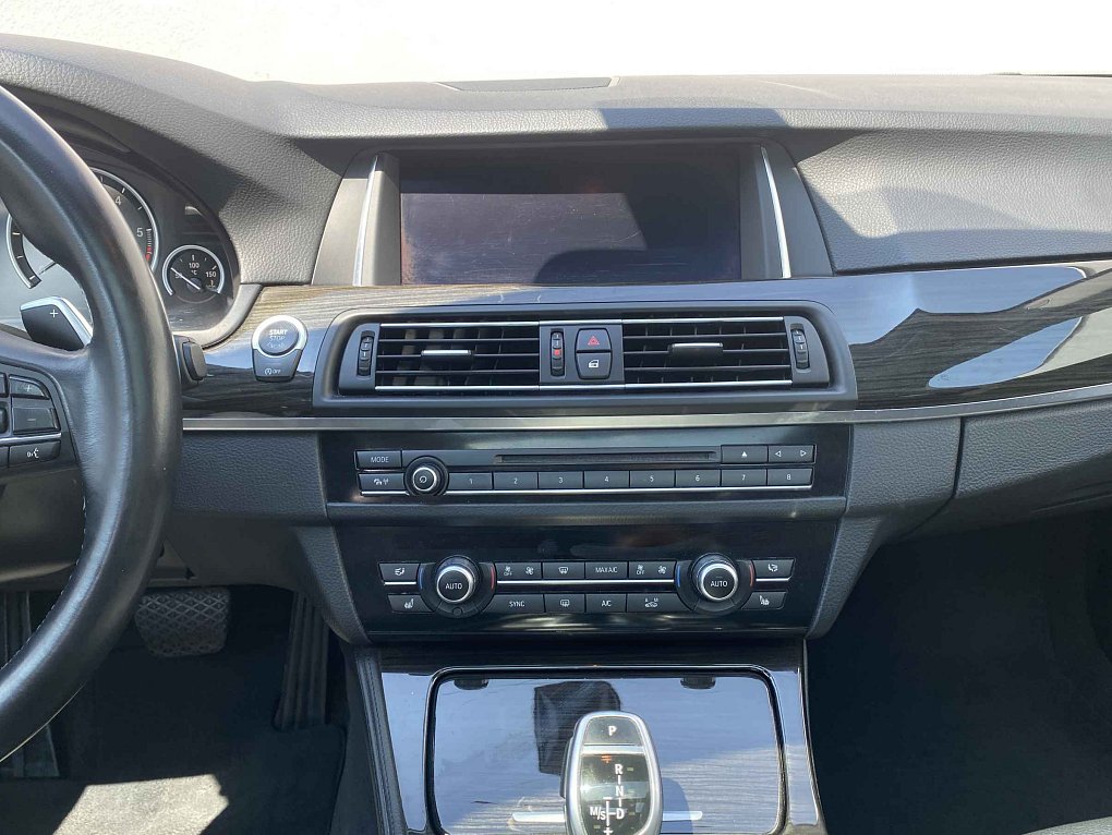 BMW Řada 5 3.0 D LuxuryLine 530D