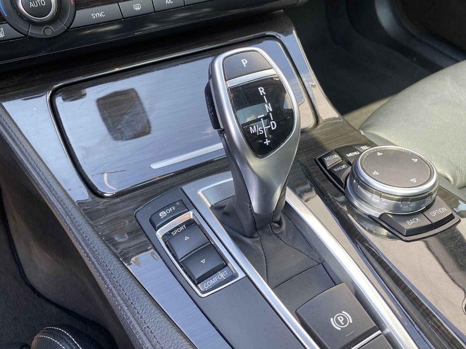 BMW Řada 5 3.0 D LuxuryLine 530D