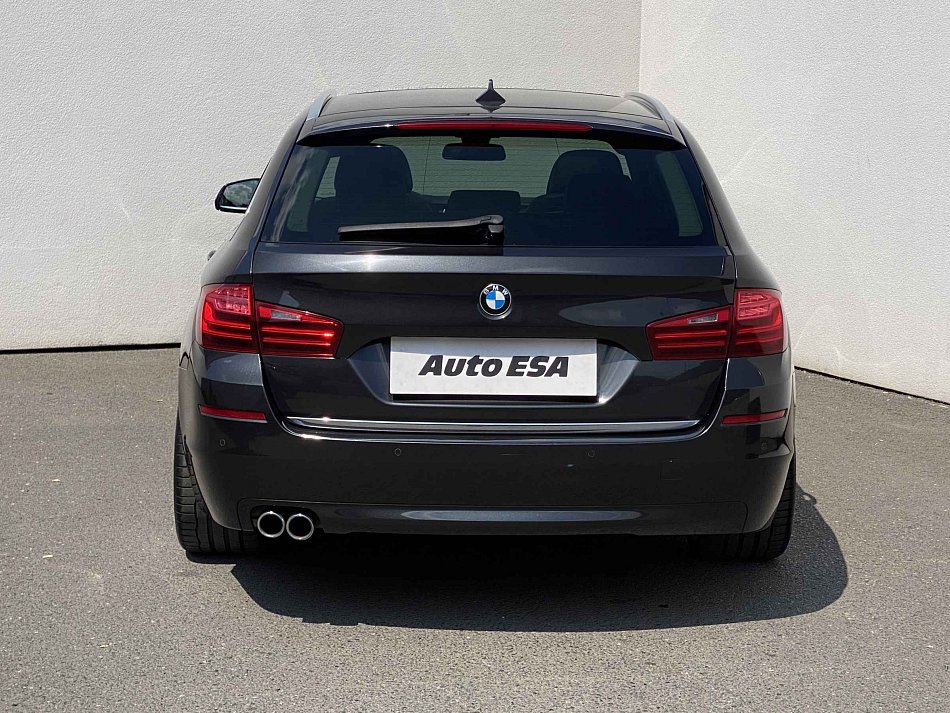 BMW Řada 5 3.0 D LuxuryLine 530D
