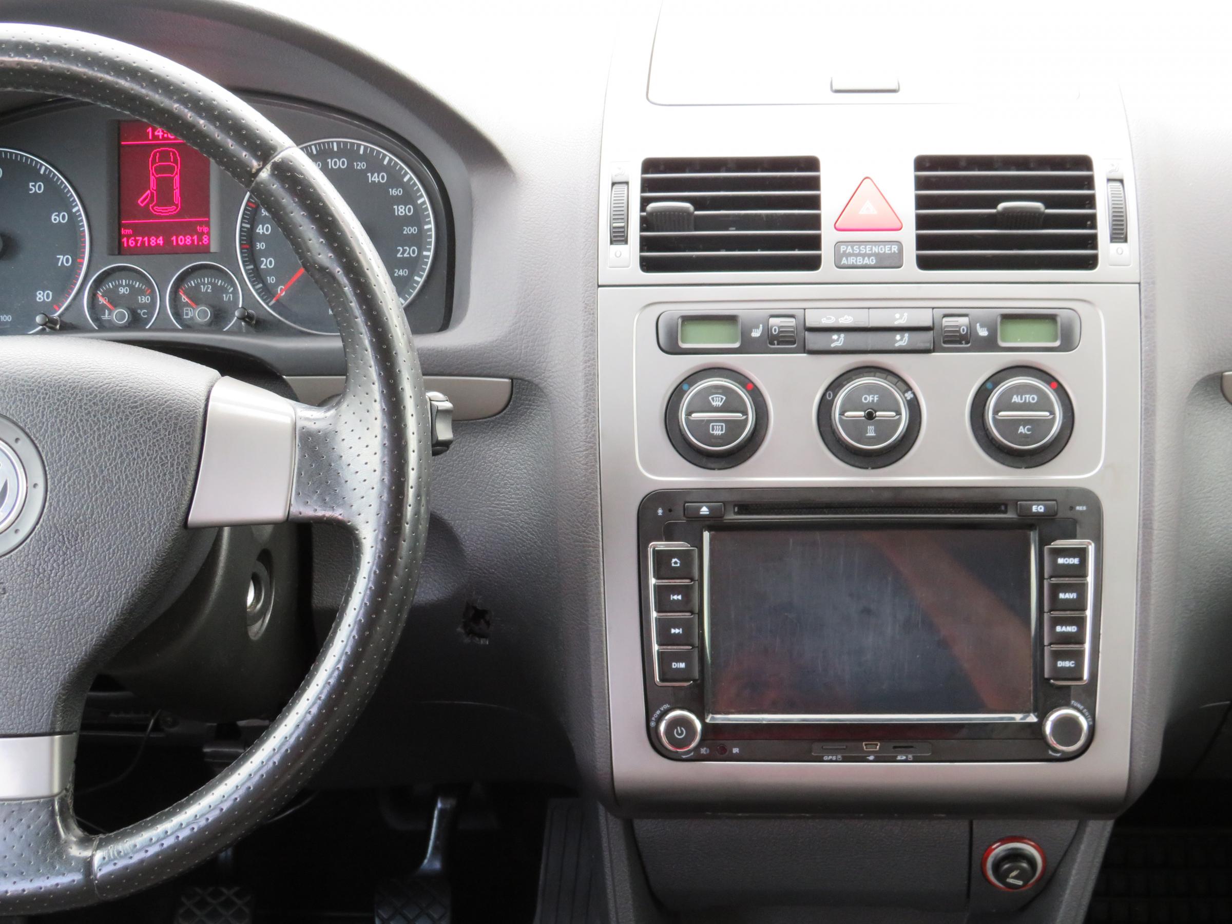 Volkswagen Touran, 2008 - pohled č. 12