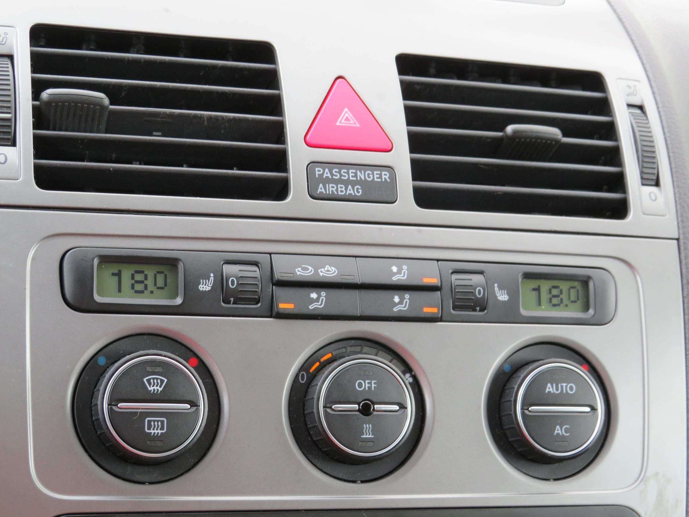 Volkswagen Touran, 2008 - pohled č. 17