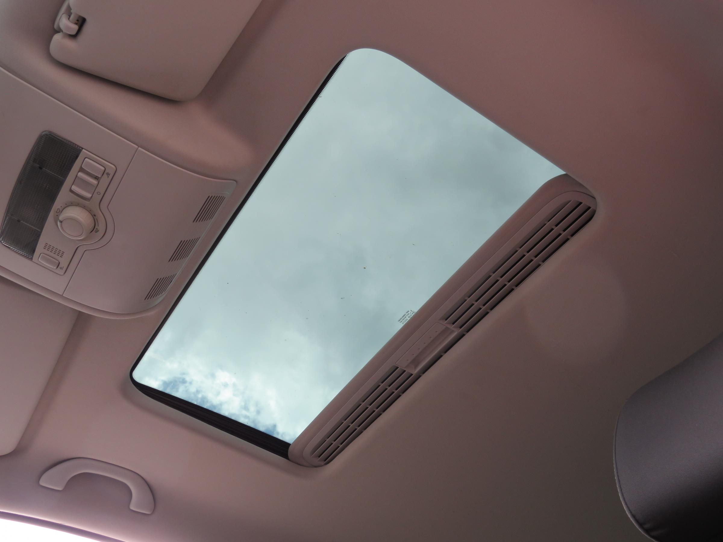 Volkswagen Touran, 2008 - pohled č. 27