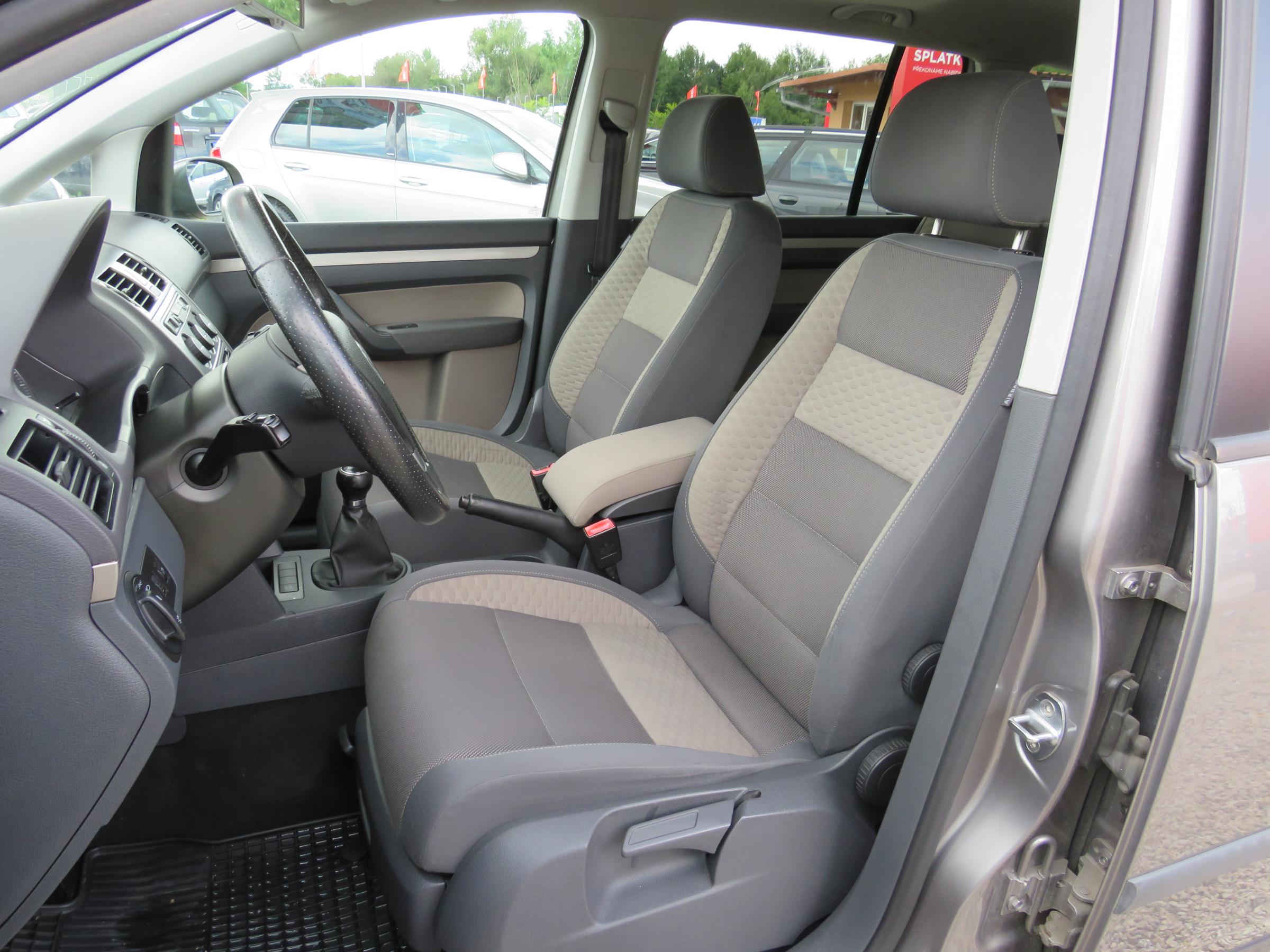 Volkswagen Touran, 2008 - pohled č. 9