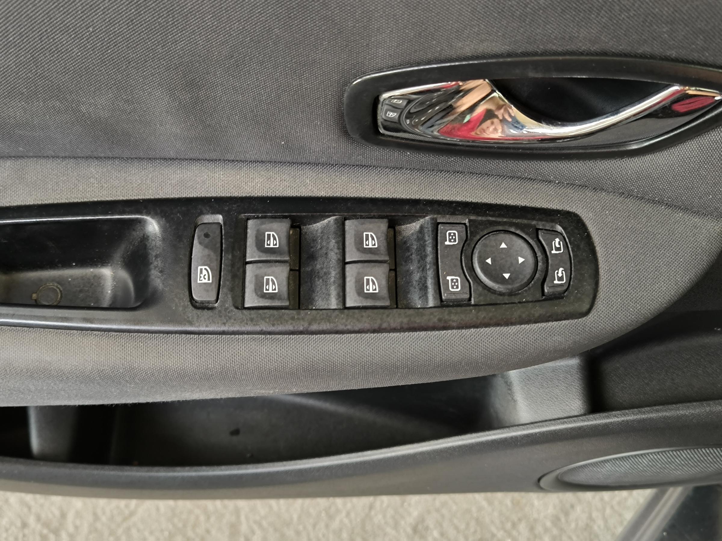 Renault Scénic, 2015 - pohled č. 17